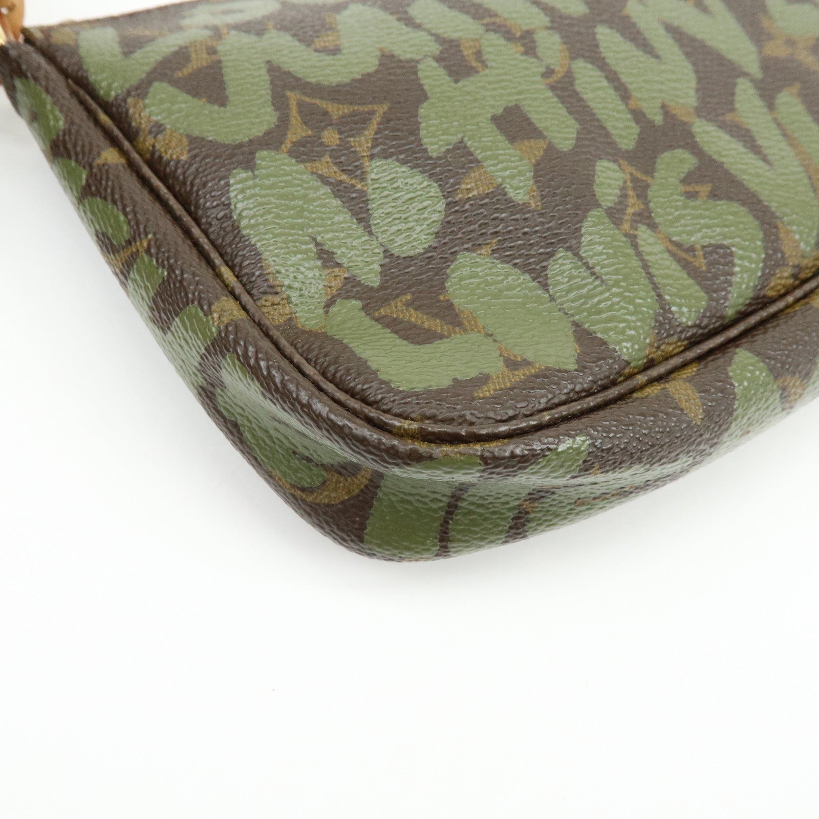 Louis Vuitton Monogram Graffiti Pochette Accessires Hand Bag M92191