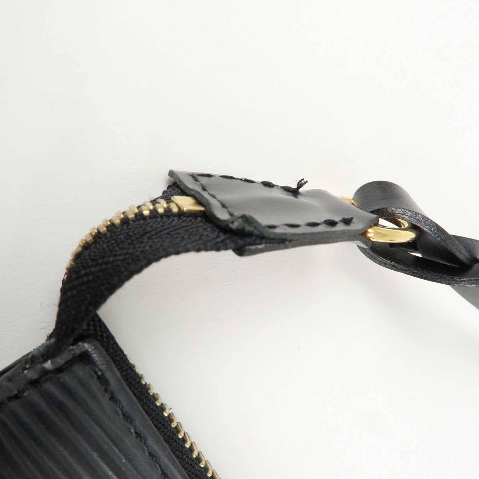 Louis Vuitton Epi Pochette Accessoires Hand Bag Noir M52942 Used