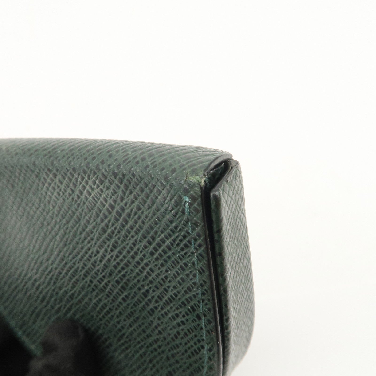 Louis Vuitton Taiga Porte Monnaie Cuvette Coin Case Epicea M30374