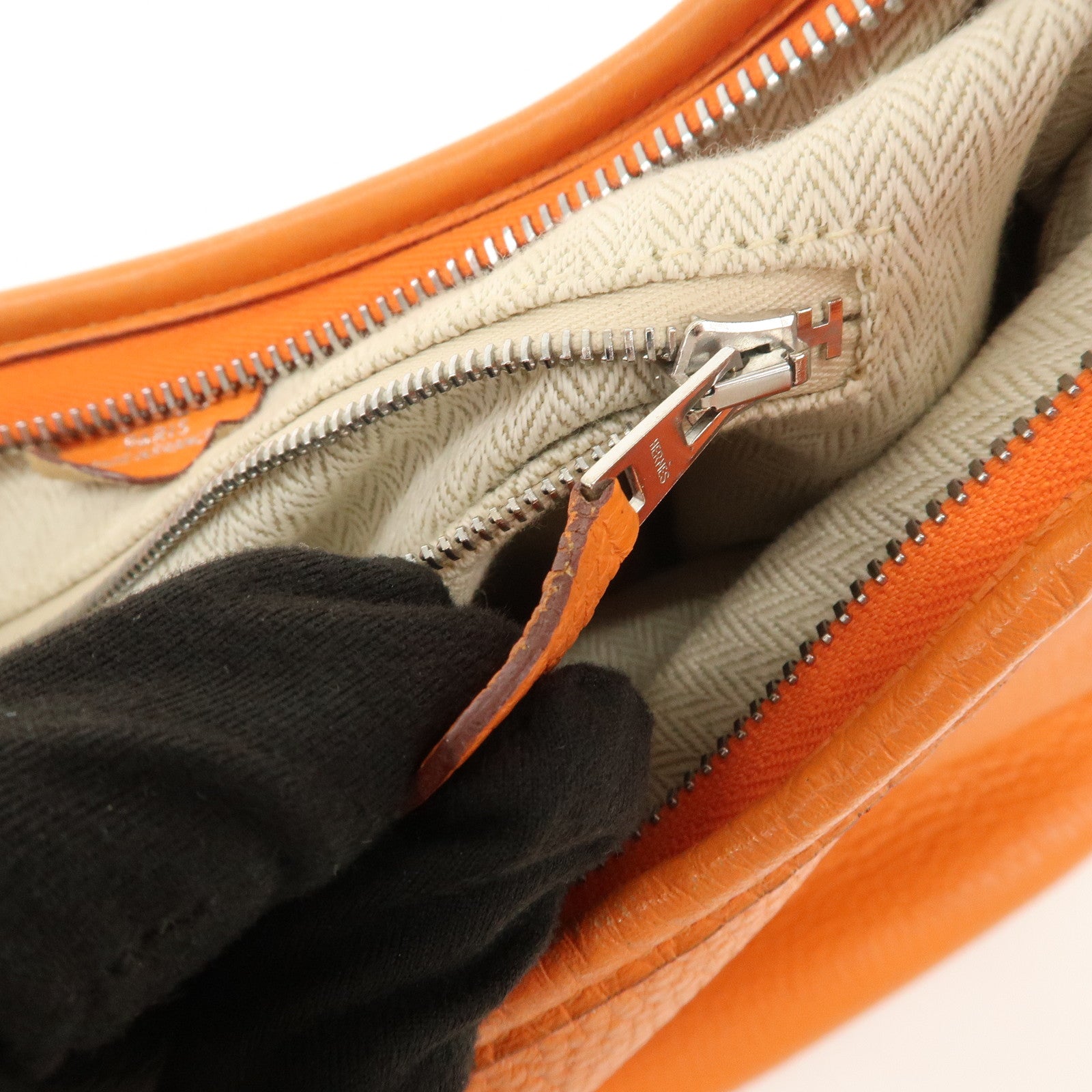 HERMES Gao Taurillon Clemence Shoulder Bag Orange