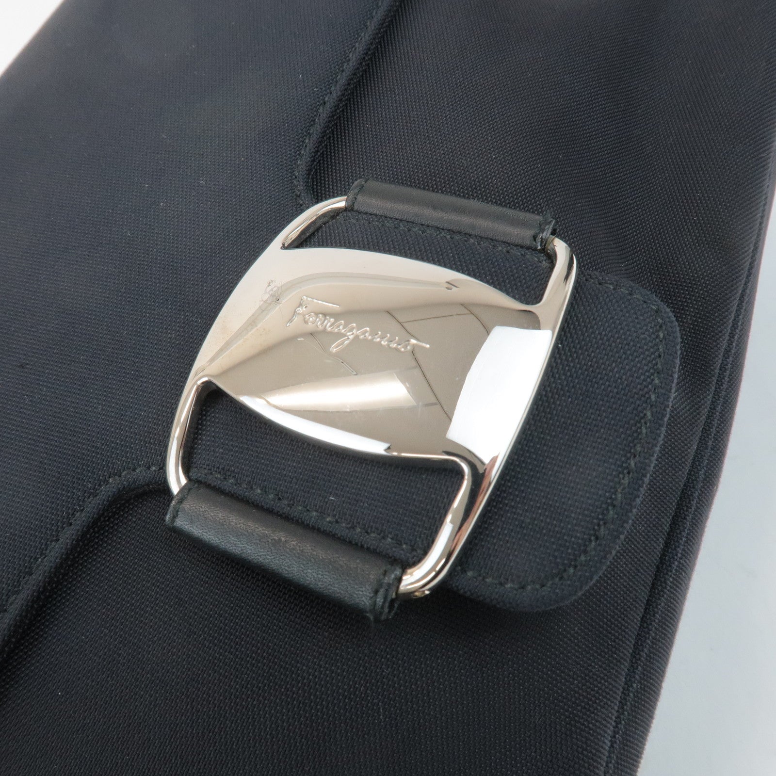 Ferragamo Vara Ribbon Leather Nylon Shoulder Bag AQ-218190 Used