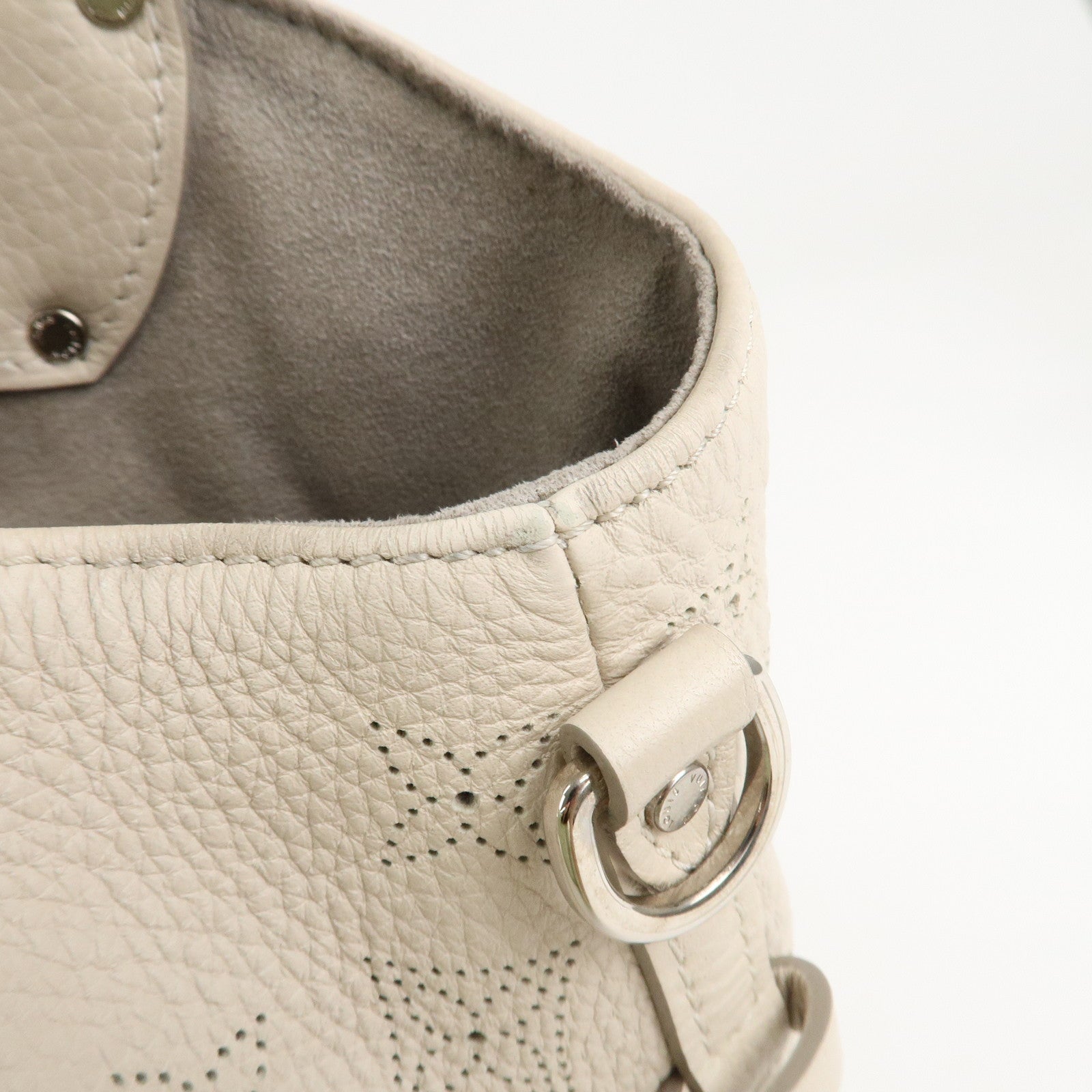 Louis Vuitton Monogram Mahina XL Shoulder Bag Blanc M93059 Used