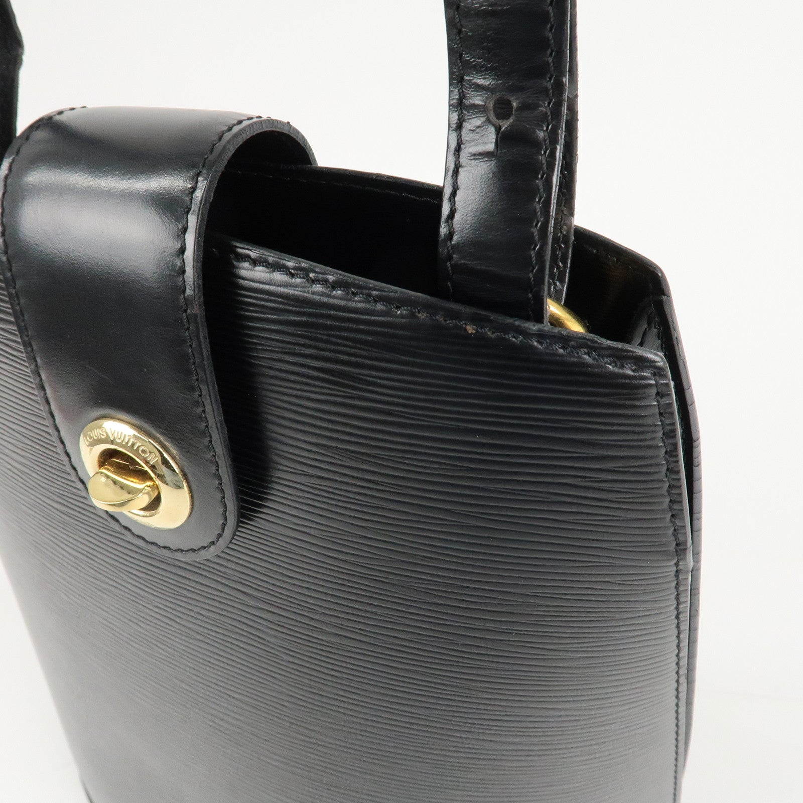 Louis Vuitton Epi Cluny Shoulder Bag Black Noir M52252 Used
