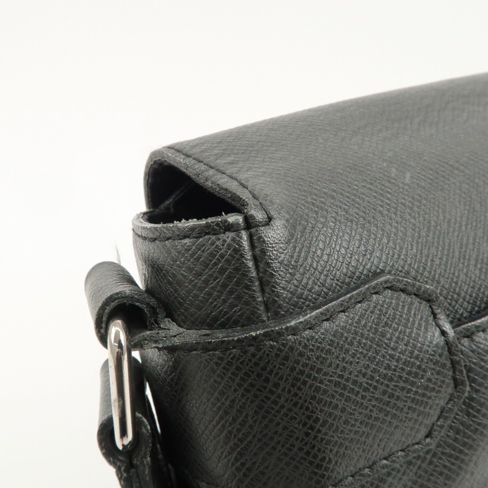 Louis Vuitton Taiga Milo Shoulder Bag Crossbody Bag Glacier M32631 Used