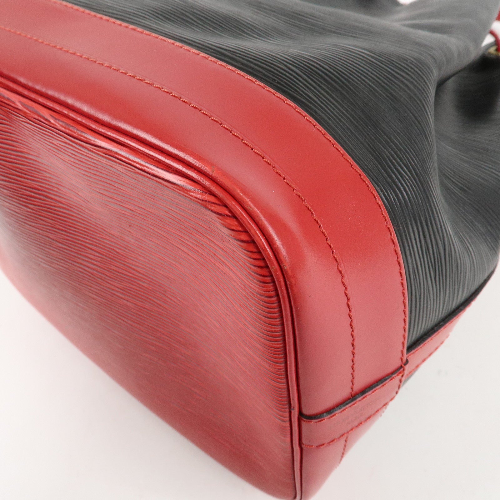 Louis Vuitton Epi Noe Shoulder Bag Noir Castilian Red M44017 Used