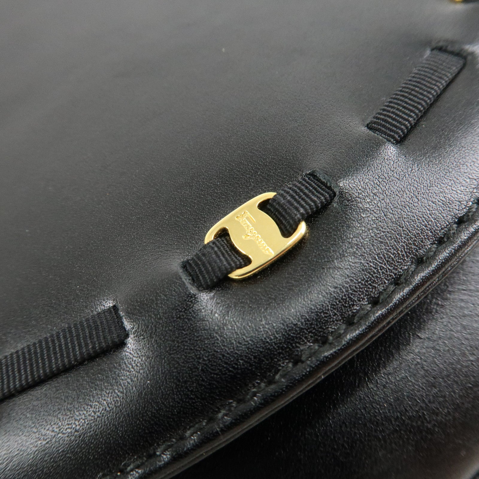 Ferragamo Varra Leather Chain Shouder Bag Gold Chain Black Used