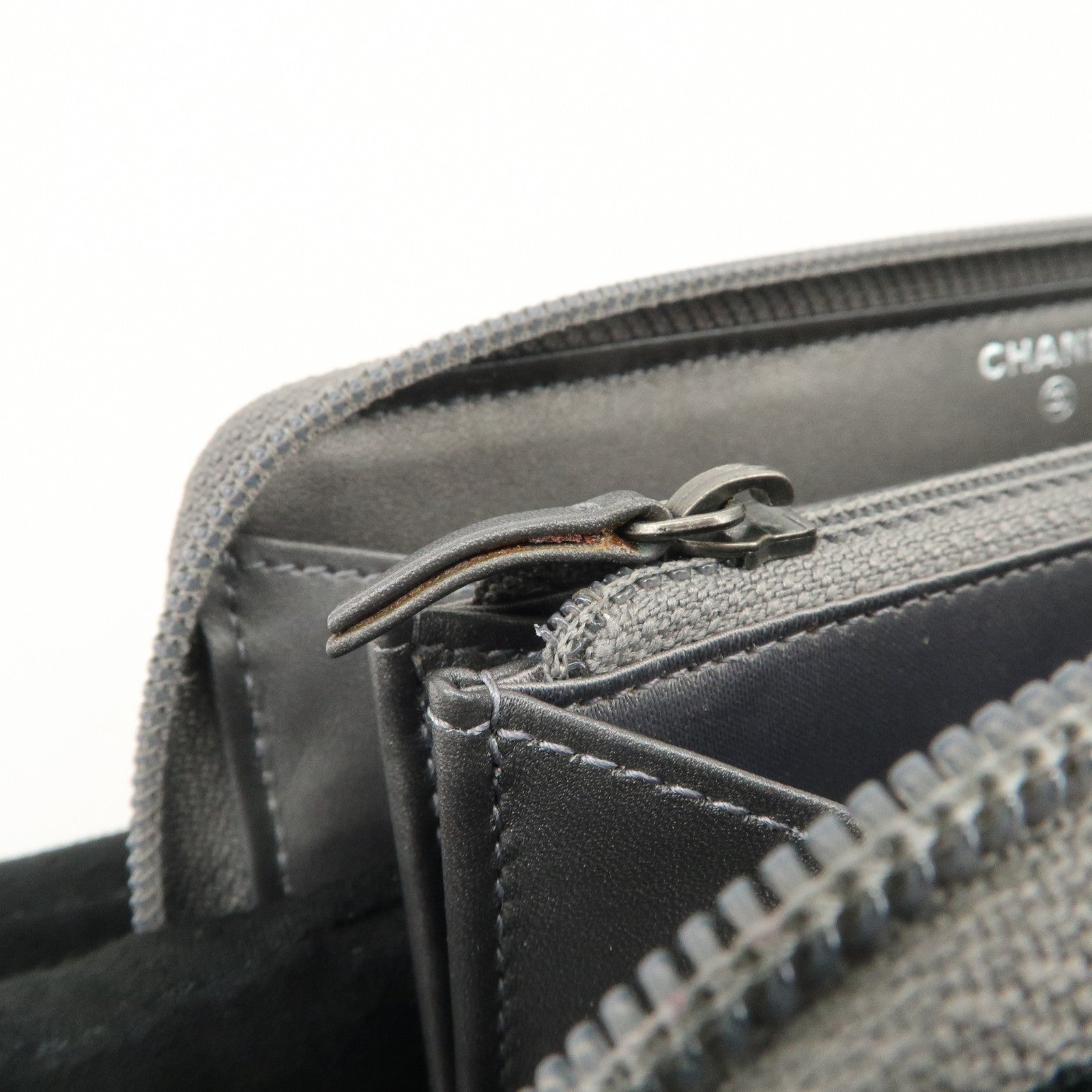 CHANEL Matelasse Glitter Lambskin Round Zipper Long Wallet Used