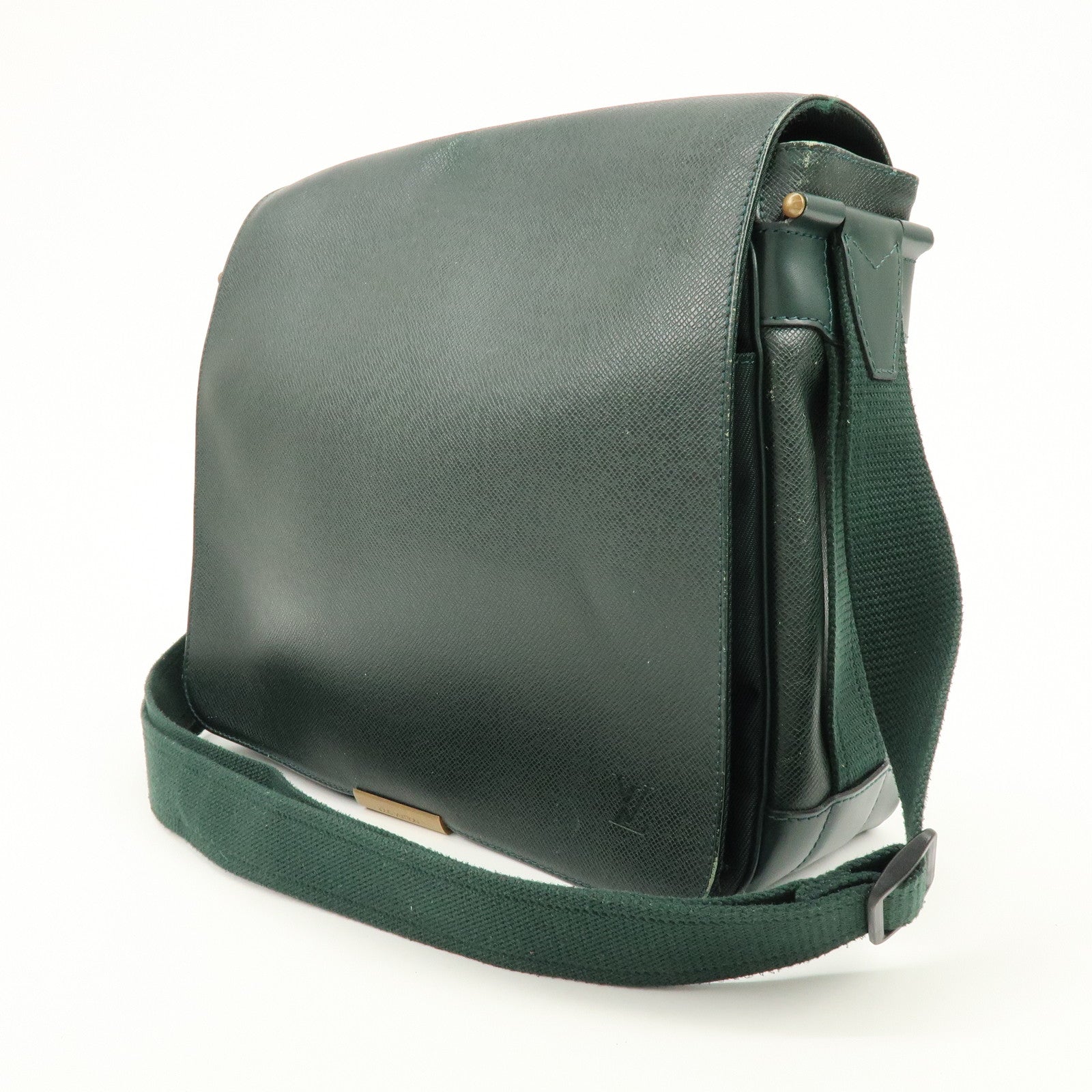 Louis Vuitton Taiga Victor Shoulder Bag Crossbody Bag Epicea M30144