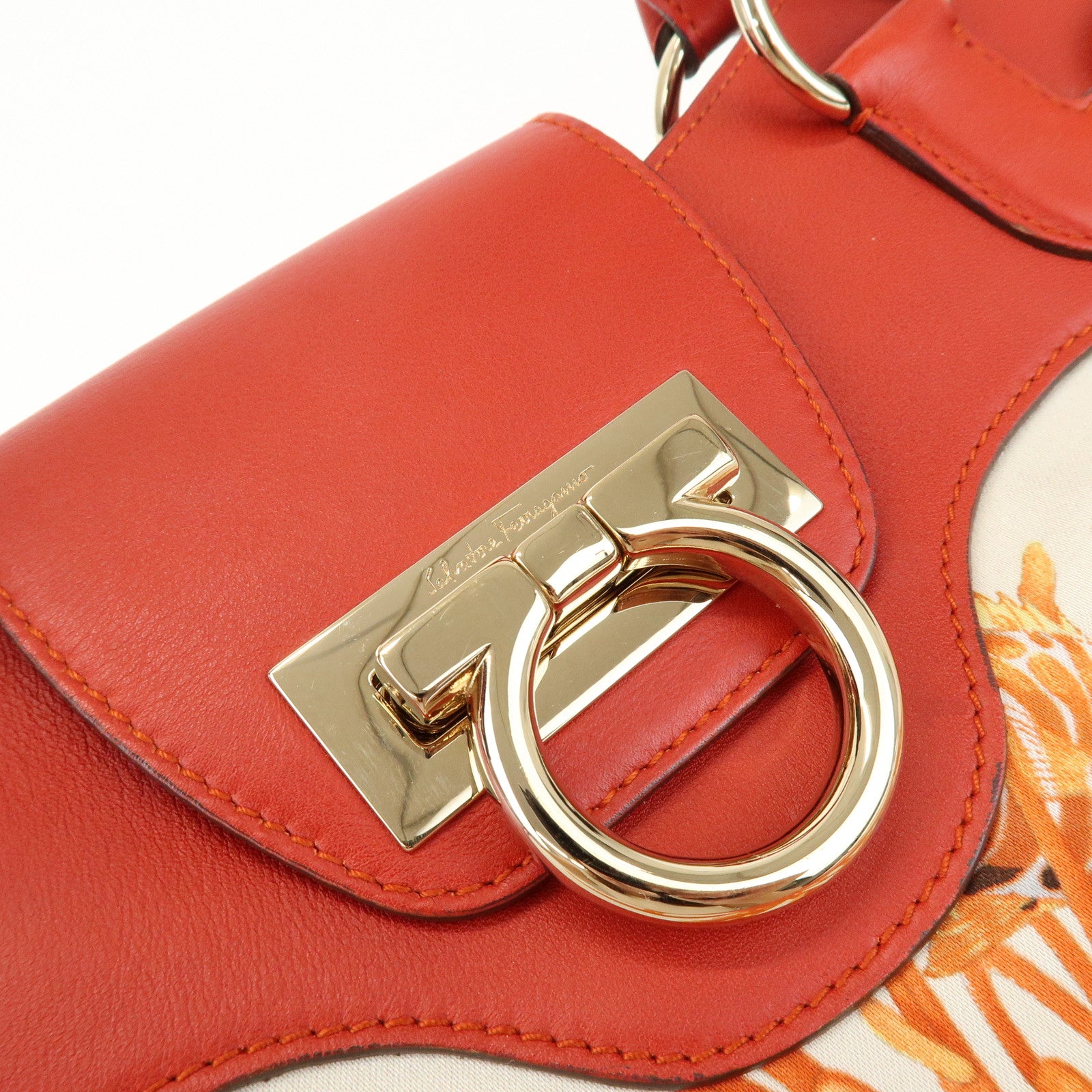 Ferragamo Gancini Logo Satin Leather Shoulder Bag Hand Bag Ivory
