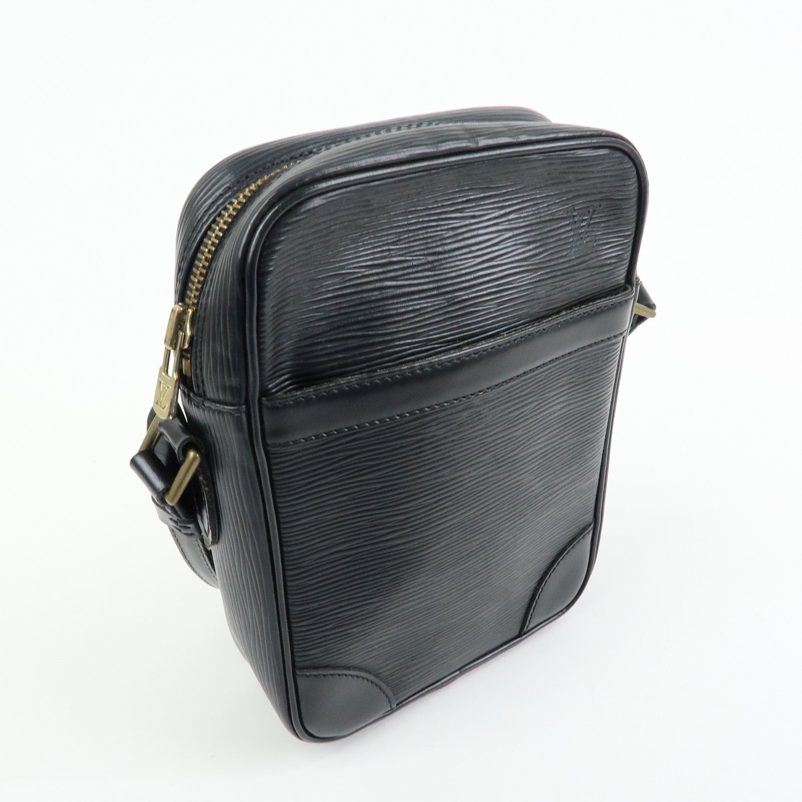 Louis Vuitton Epi Danube Shoulder Bag Crossbody Bag Noir M45632