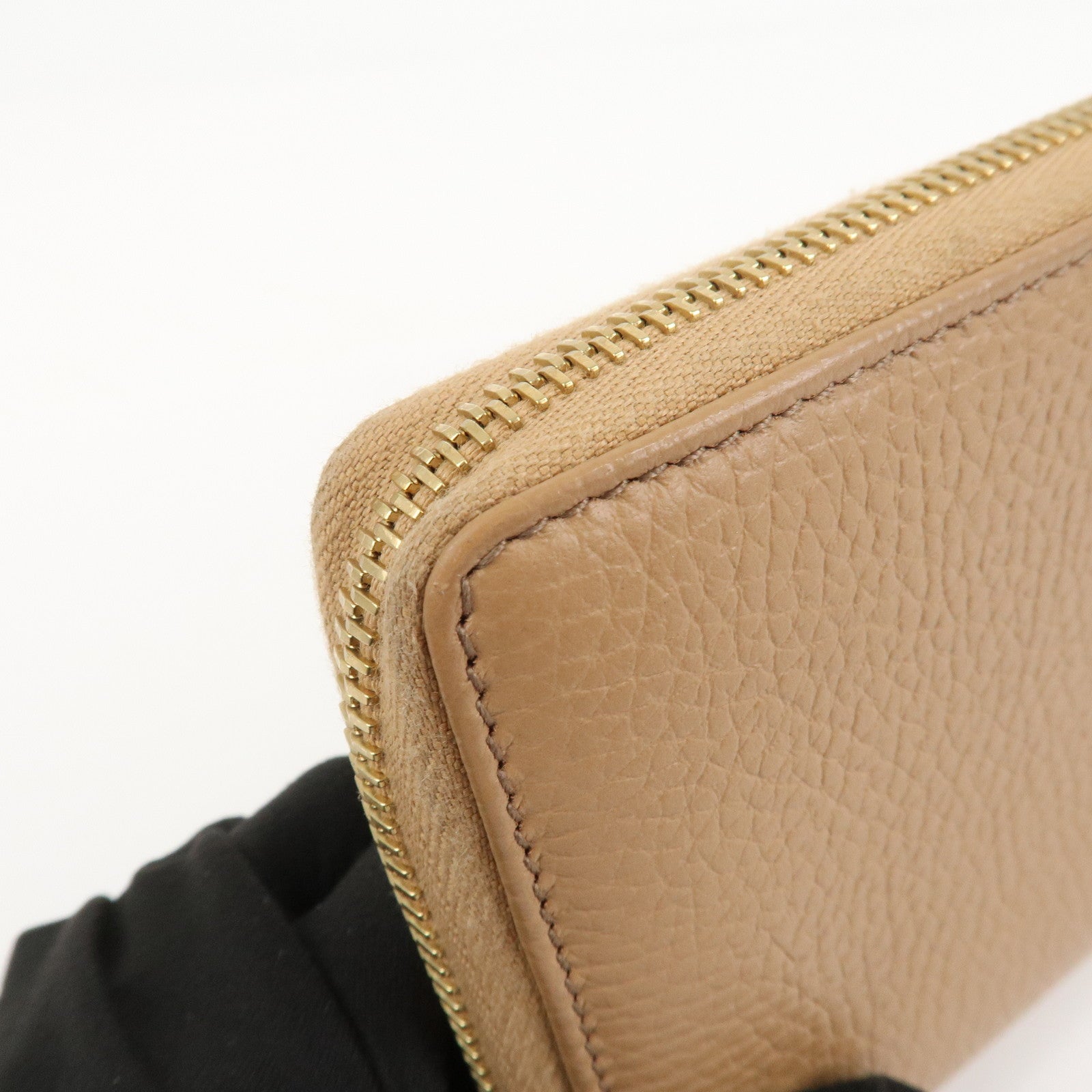 GUCCI SOHO Leather Round Zippy Long Wallet Beige 598187
