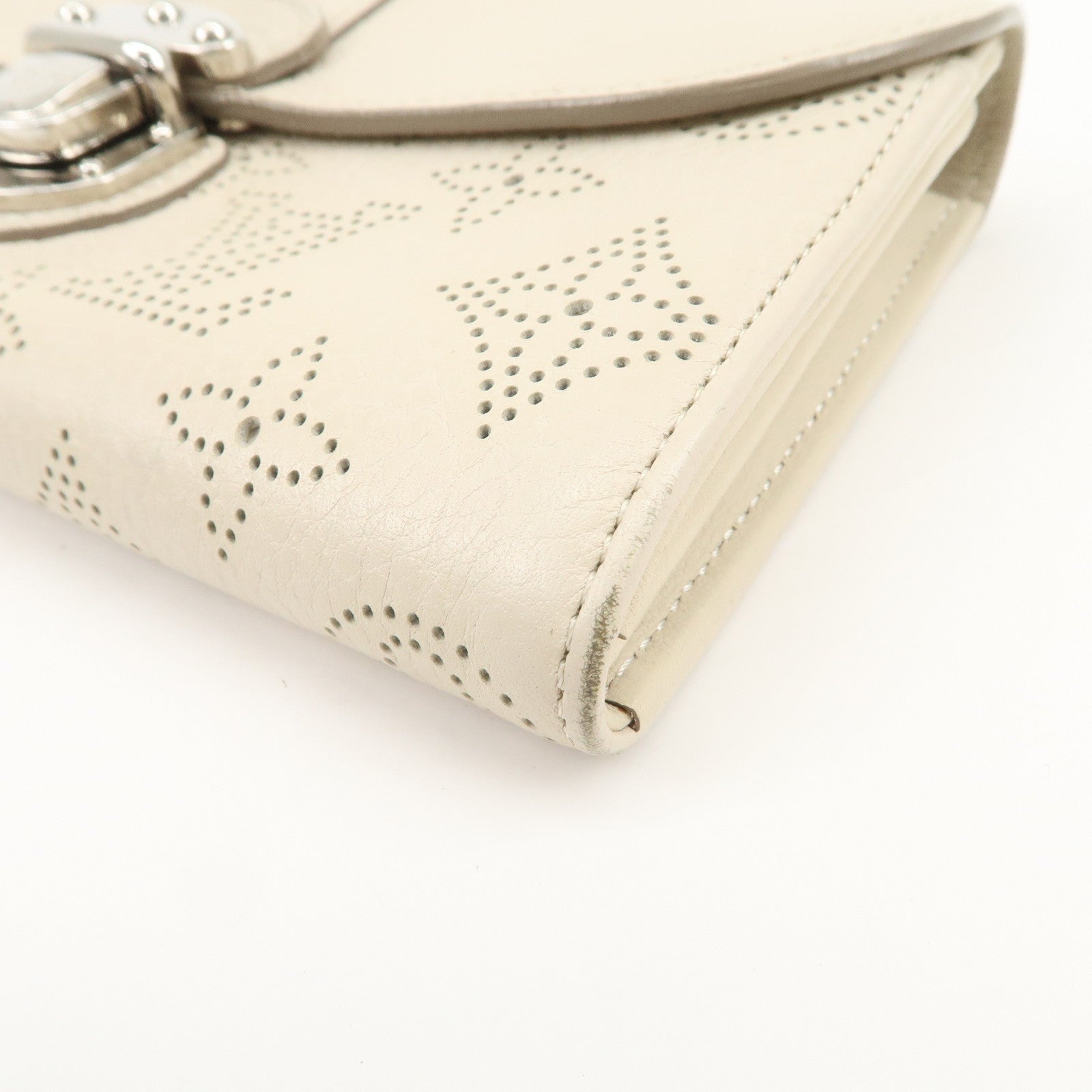 Louis Vuitton Mahina Leather Portefeuille Iris Long Wallet M58159