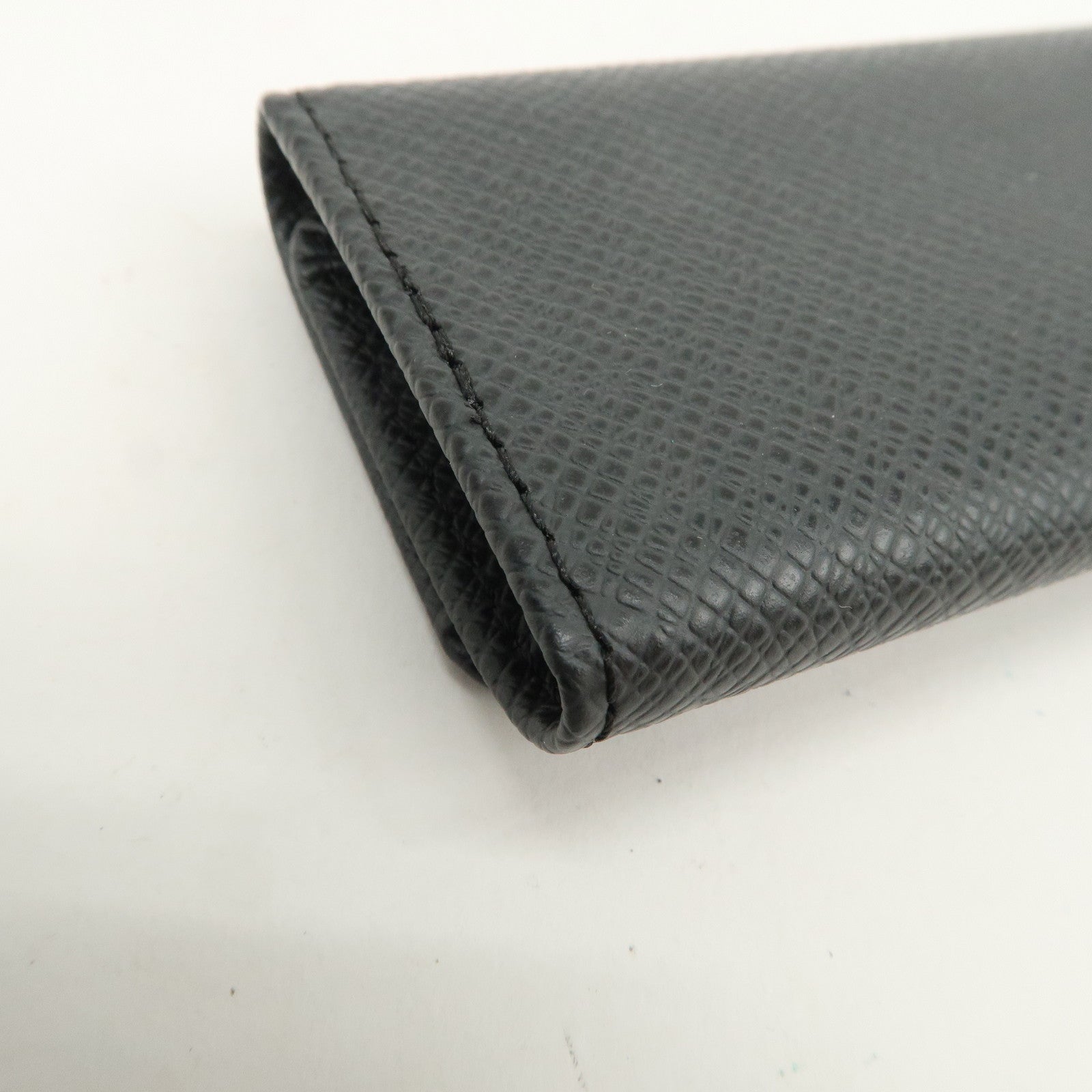 Louis Vuitton Taiga Leather Multiclés 4 Key Case Ardoise M30522