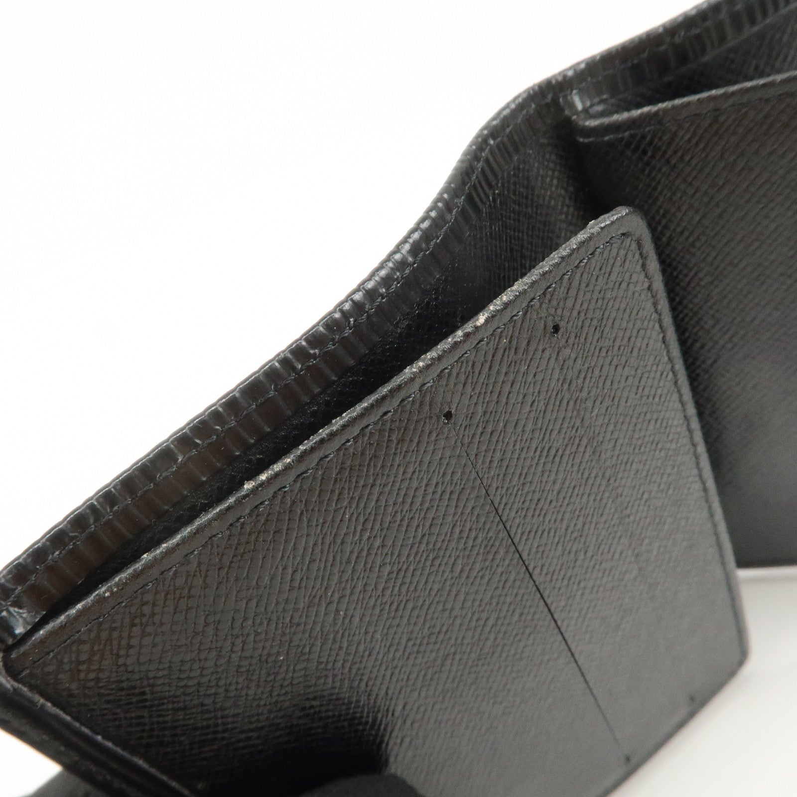 Louis Vuitton Epi Porte 12 Cartes Credit Card Case Noir M63472