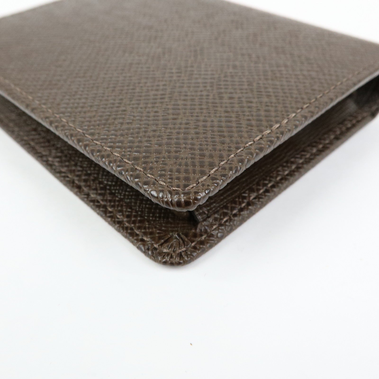 Louis Vuitton Taiga Porte 3 Cartes Credit Bi-fold Wallet M30458