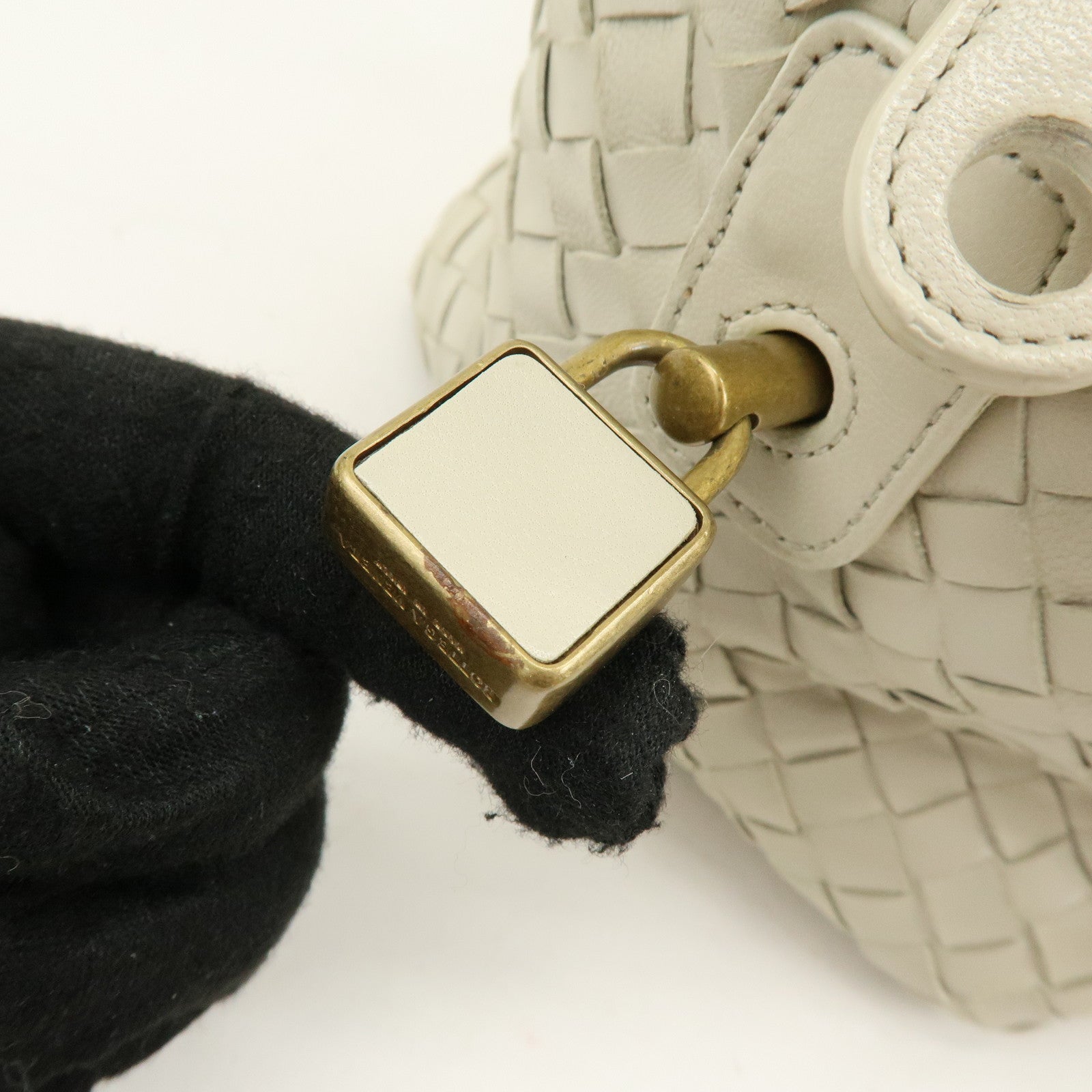 BOTTEGA VENETA Montaigne Intrecciato Leather Boston Bag 173398
