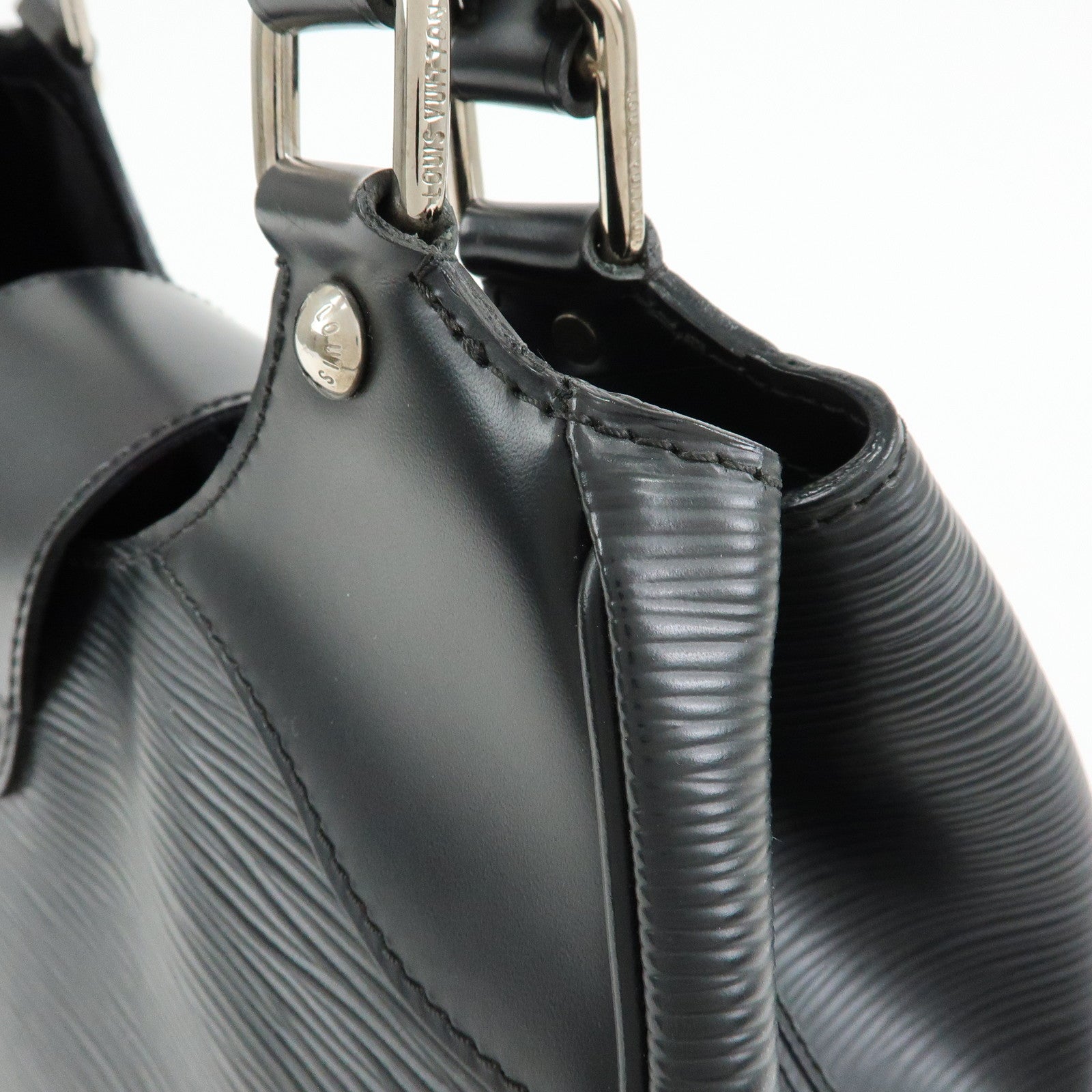 Louis Vuitton Epi Leather Sac Montaigne Hand Bag Noir Black M59302