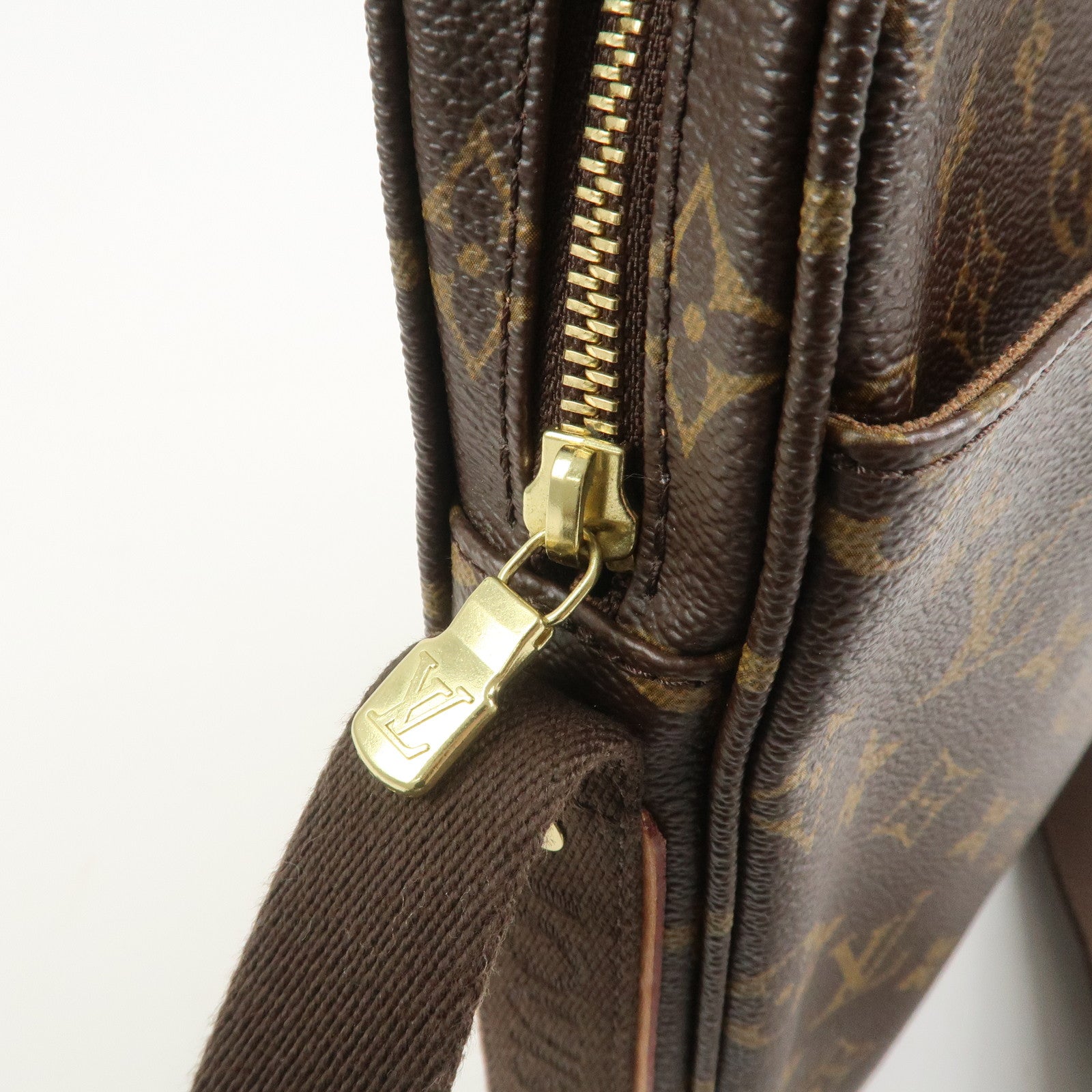 Louis Vuitton Monogram Trotteur Beaubourg Shoulder Bag Brown M97037