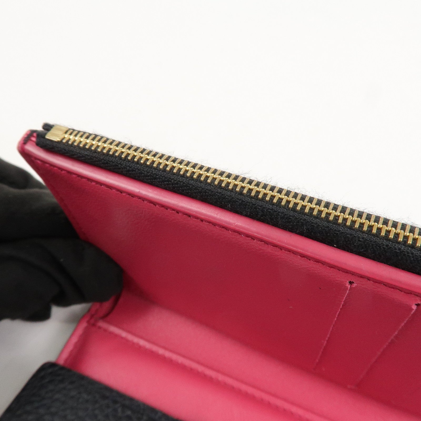 Louis Vuitton Portefeuille Capucines Compact Wallet Black M62157 Used