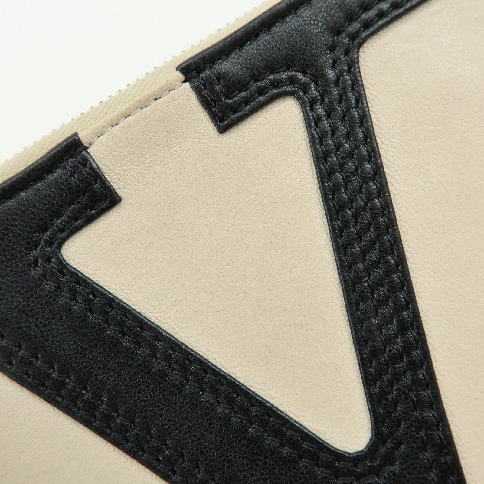 VALENTINO Viva Superstar Leather Cosmetic Jewelry Pouch Ivory Black