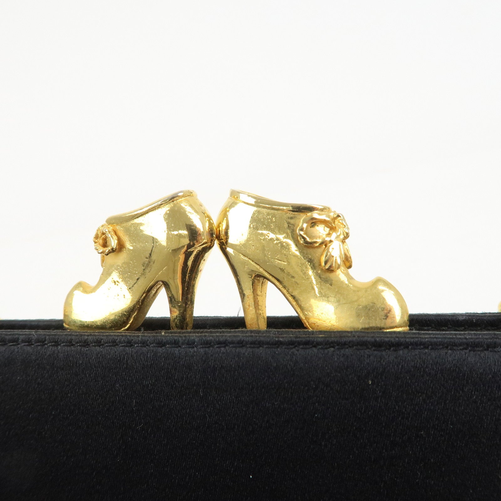 Ferragamo Boots Motif Kiss Lock Hand Bag Black