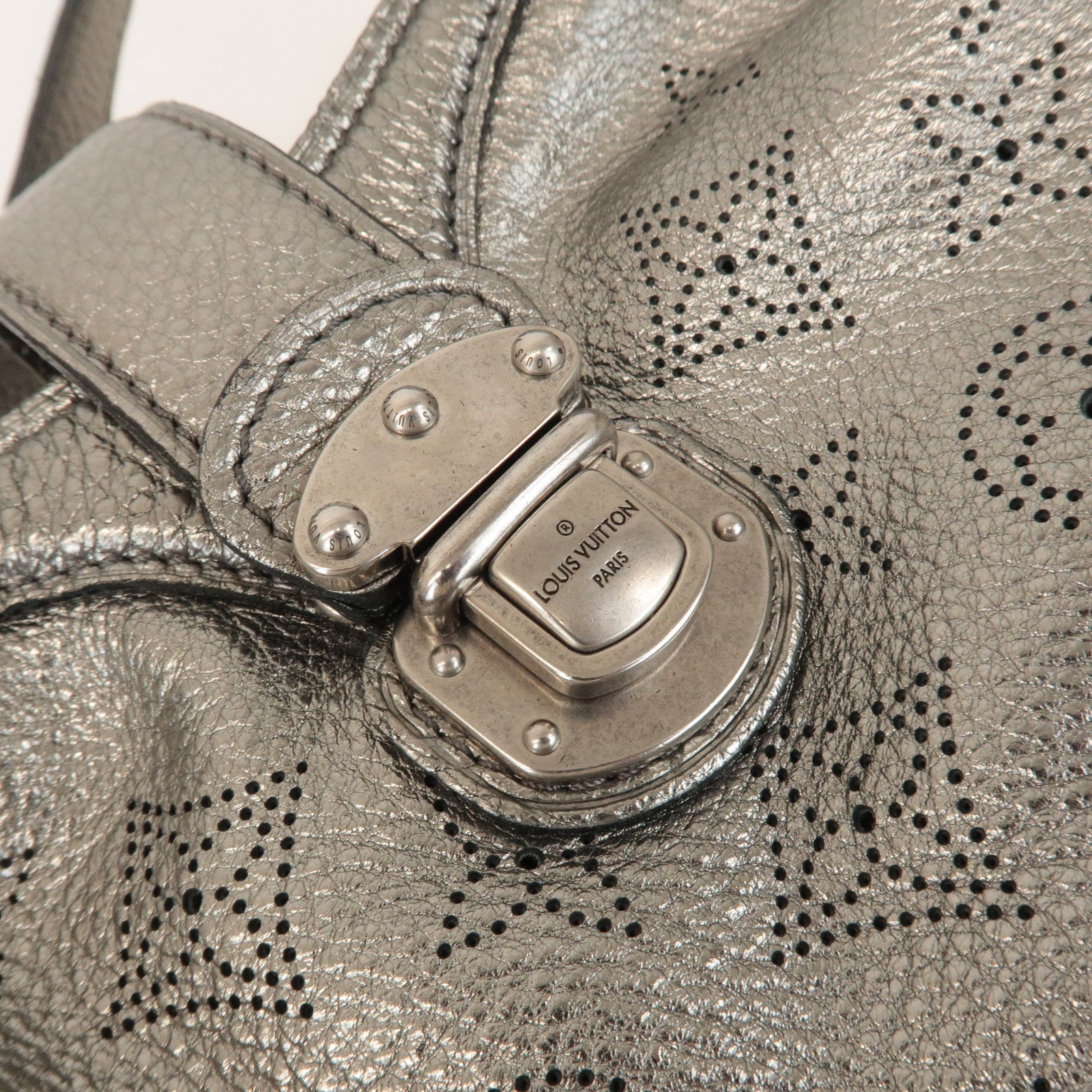 Louis Vuitton Monogram Mahina XS Shoulder Bag Metallic Silver M95718 Used