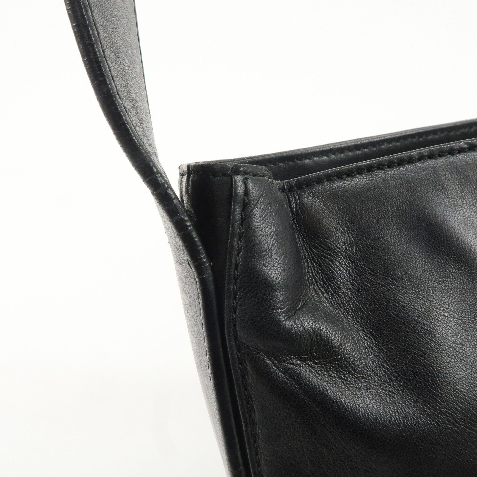 LOEWE Leather Shoulder Bag Black Used