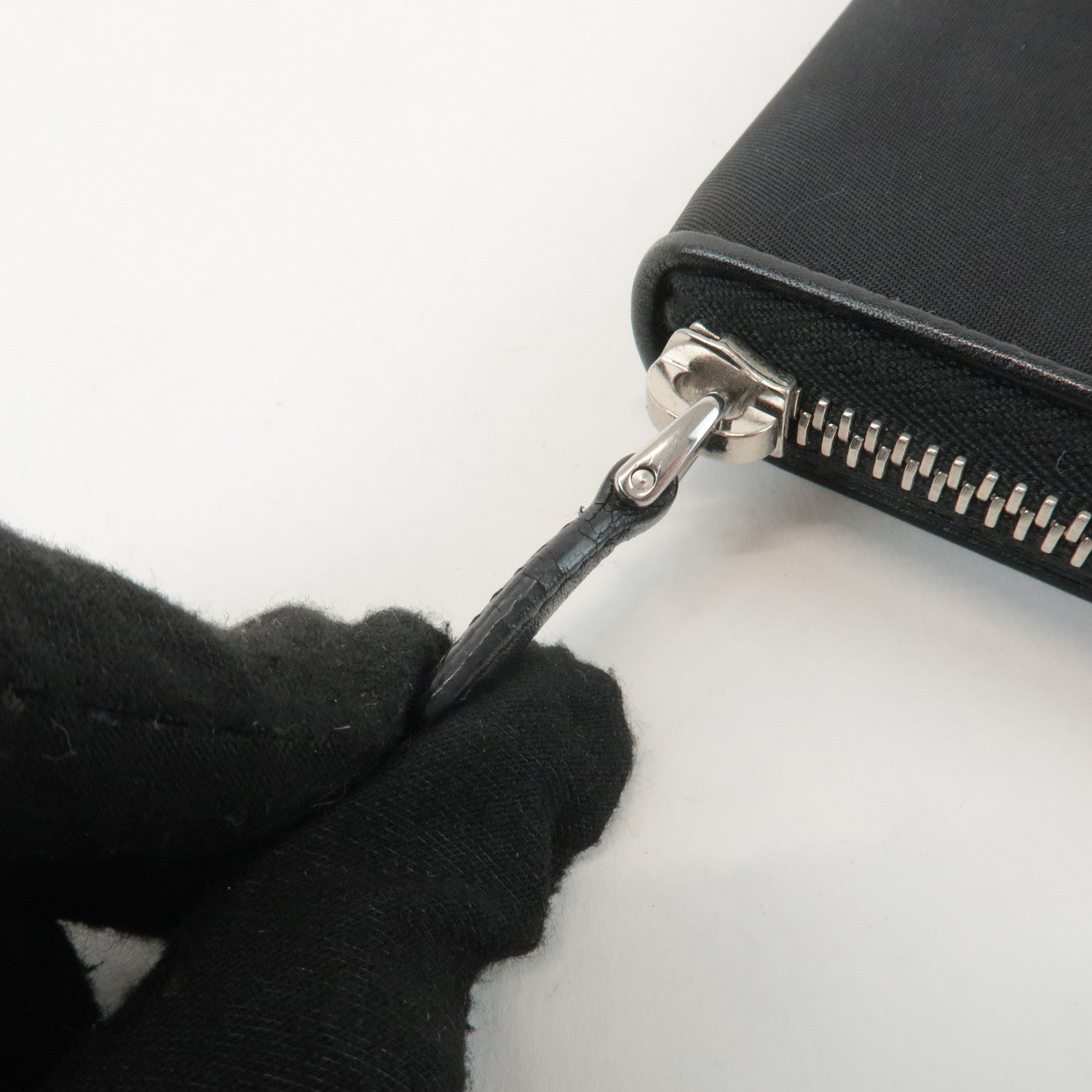 PRADA Logo Leather Round Zip Wallet Bijou Black Used