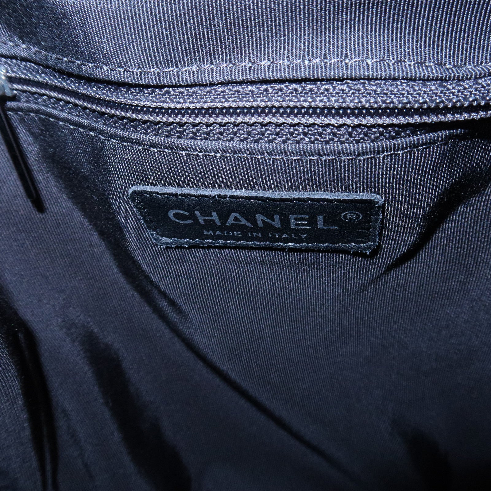 CHANEL Matelasse V Stich Calf Leather Chain Shoulder Bag Black A91135 Used