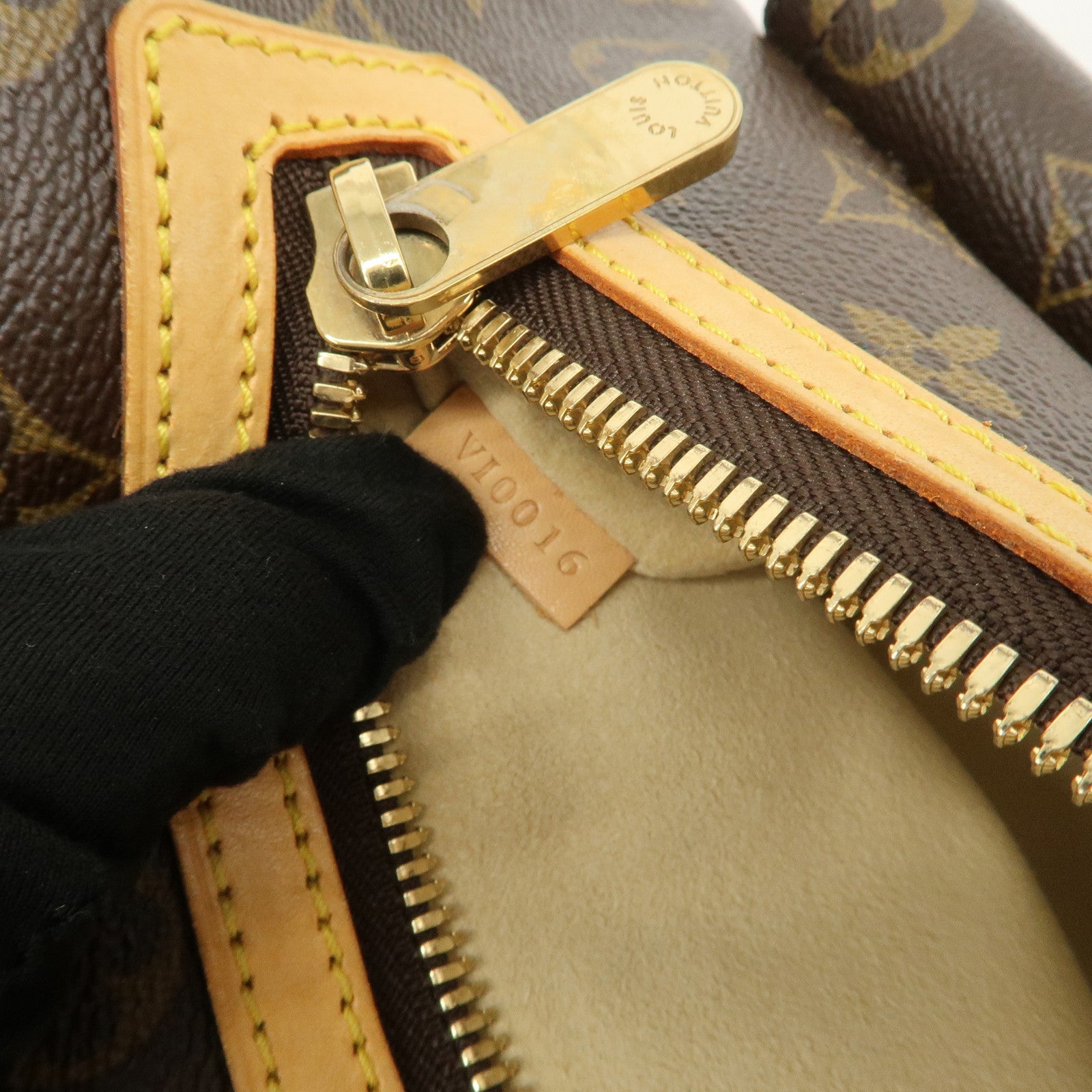 Louis Vuitton Monogram Hudson GM Shoulder Bag Crossbody Bag M40045