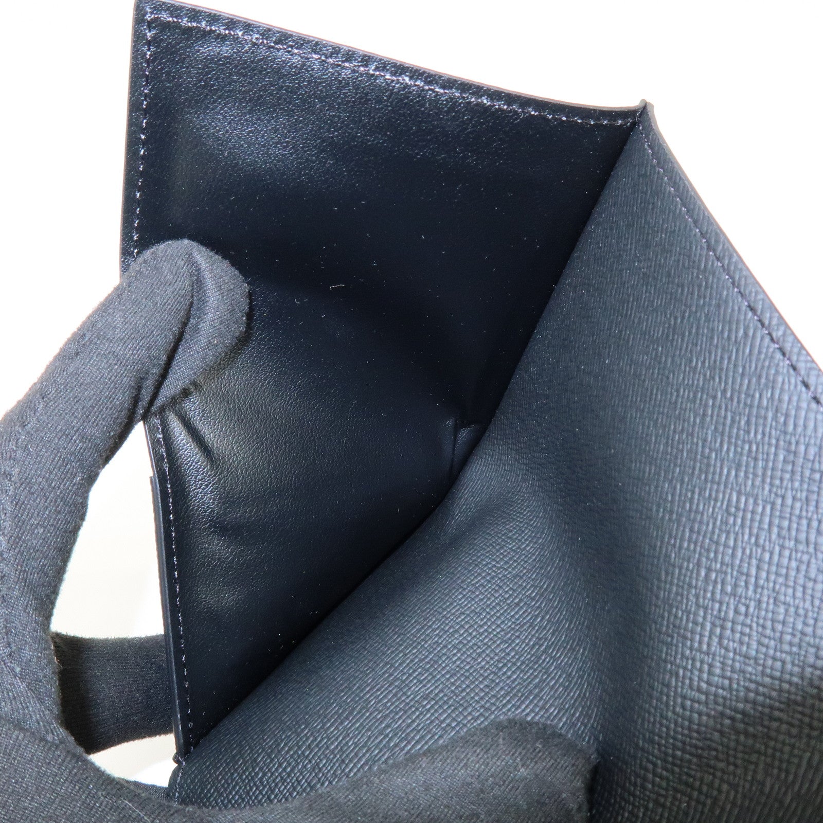 Louis Vuitton Monogram Eclips Couverture de Passeport NM M64501