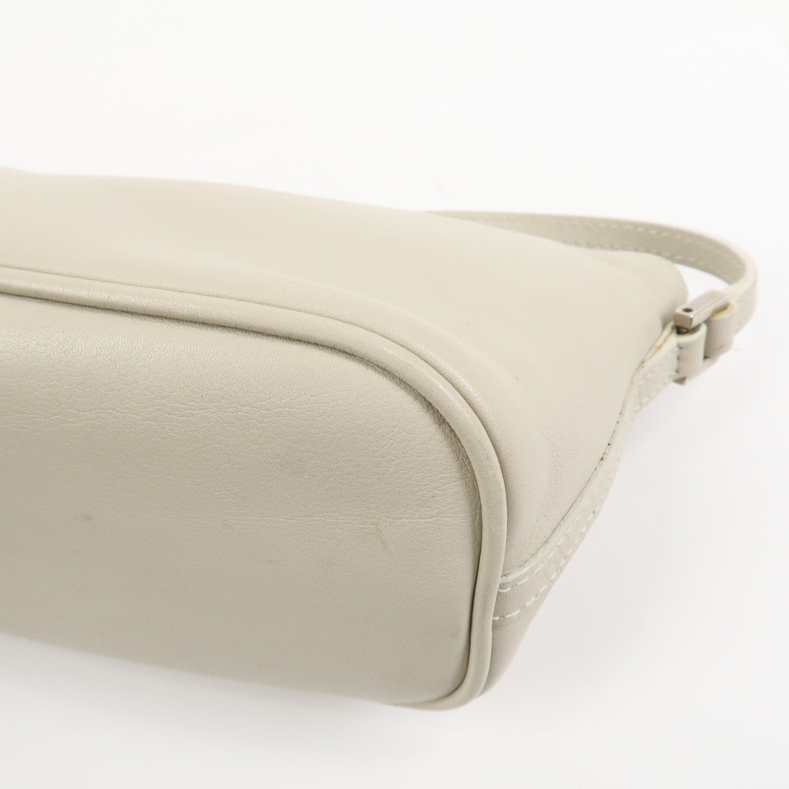 GUCCI Boat Bag Leather Pouch Hand Bag Ivory 039・1103