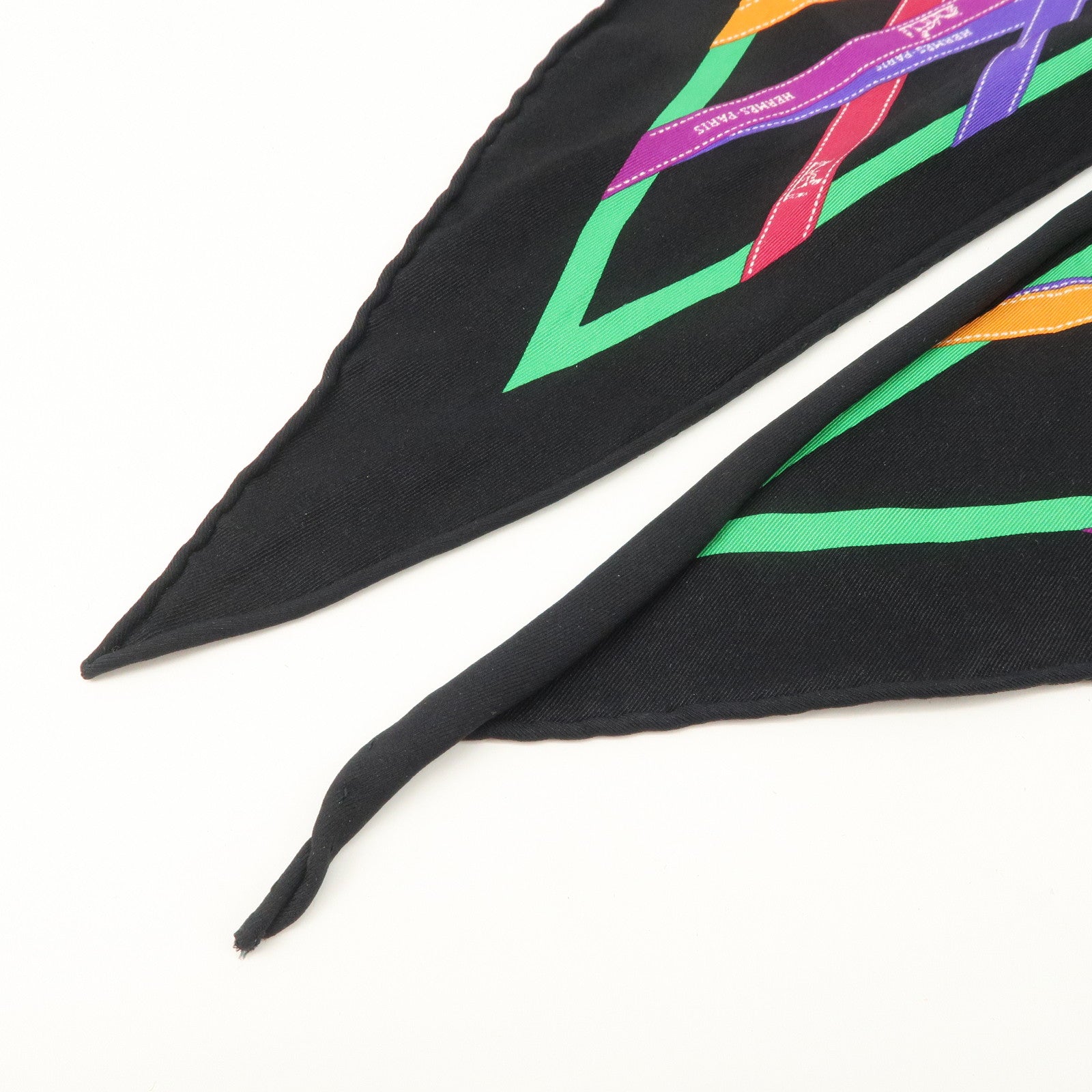 HERMES 90 Silk 100% Pointe Bolduc Triangle Scarf Black