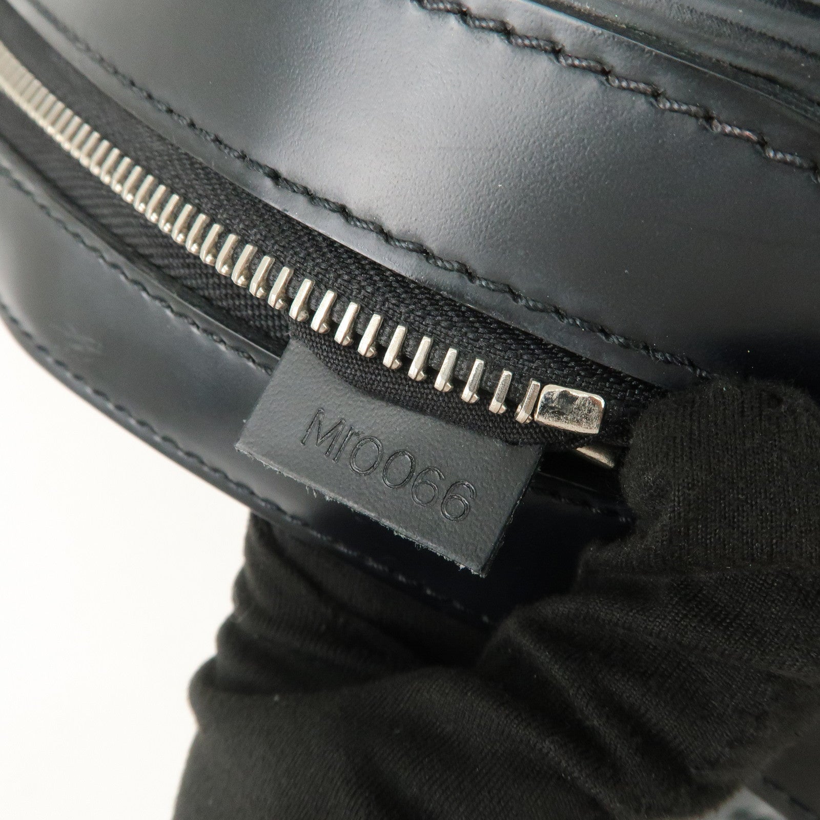 Louis Vuitton Epi Leather Turen PM Shoulder Bag Noir M59282