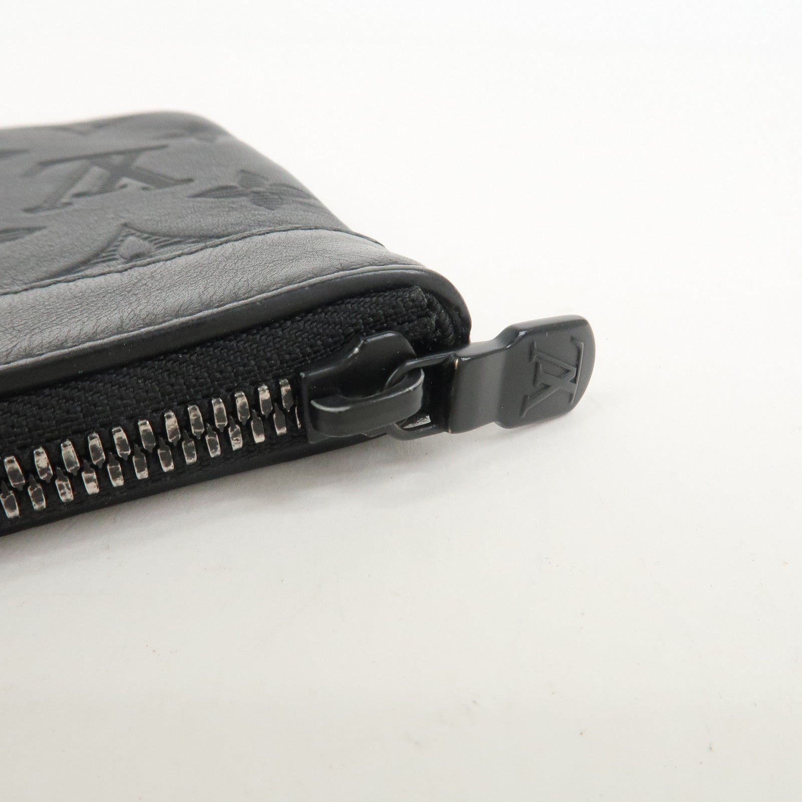 Louis Vuitton Monogram Shadow Pochette Discovery PM Noir M44335