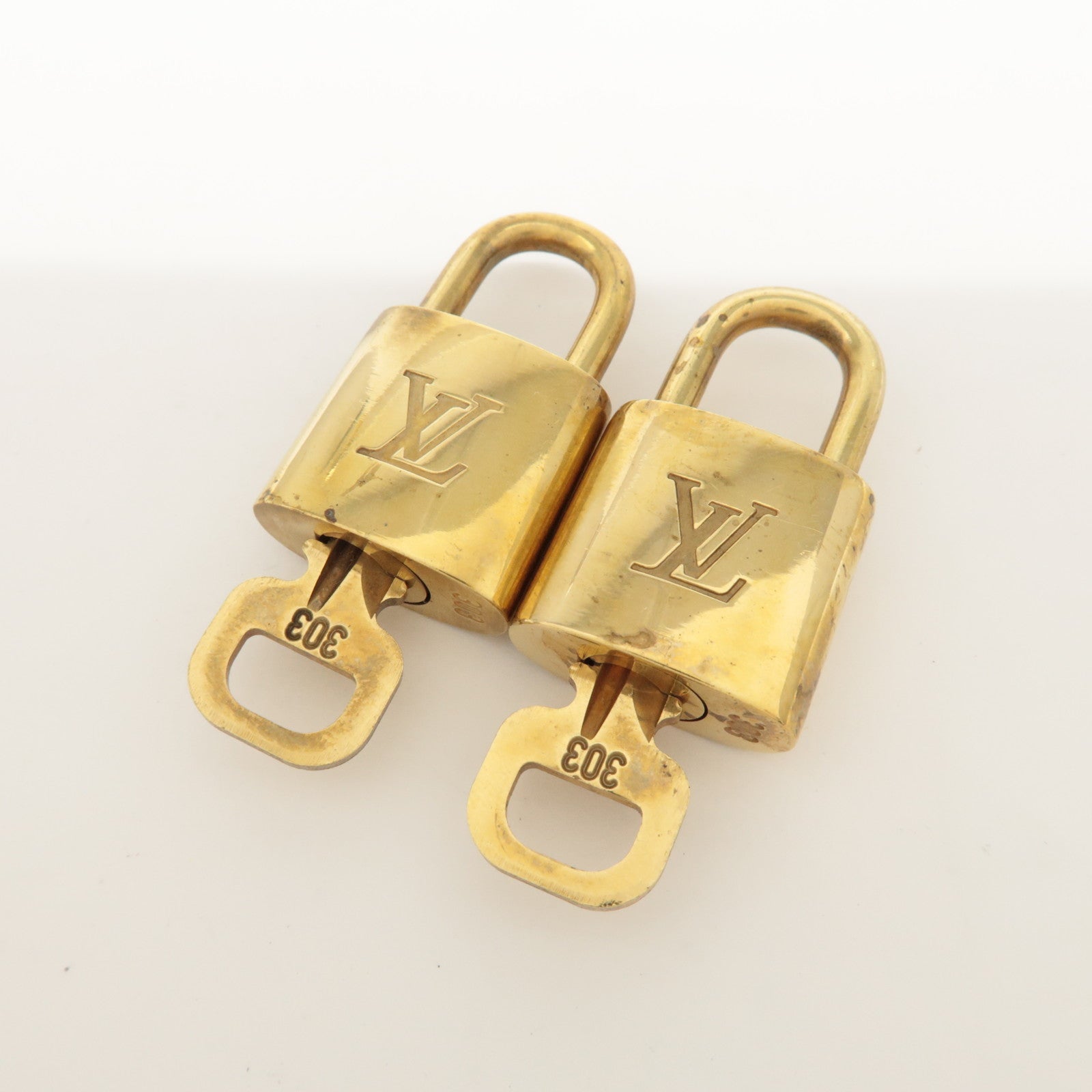Louis Vuitton Set of 10 Lock & Key Cadena Key Lock Metal Gold