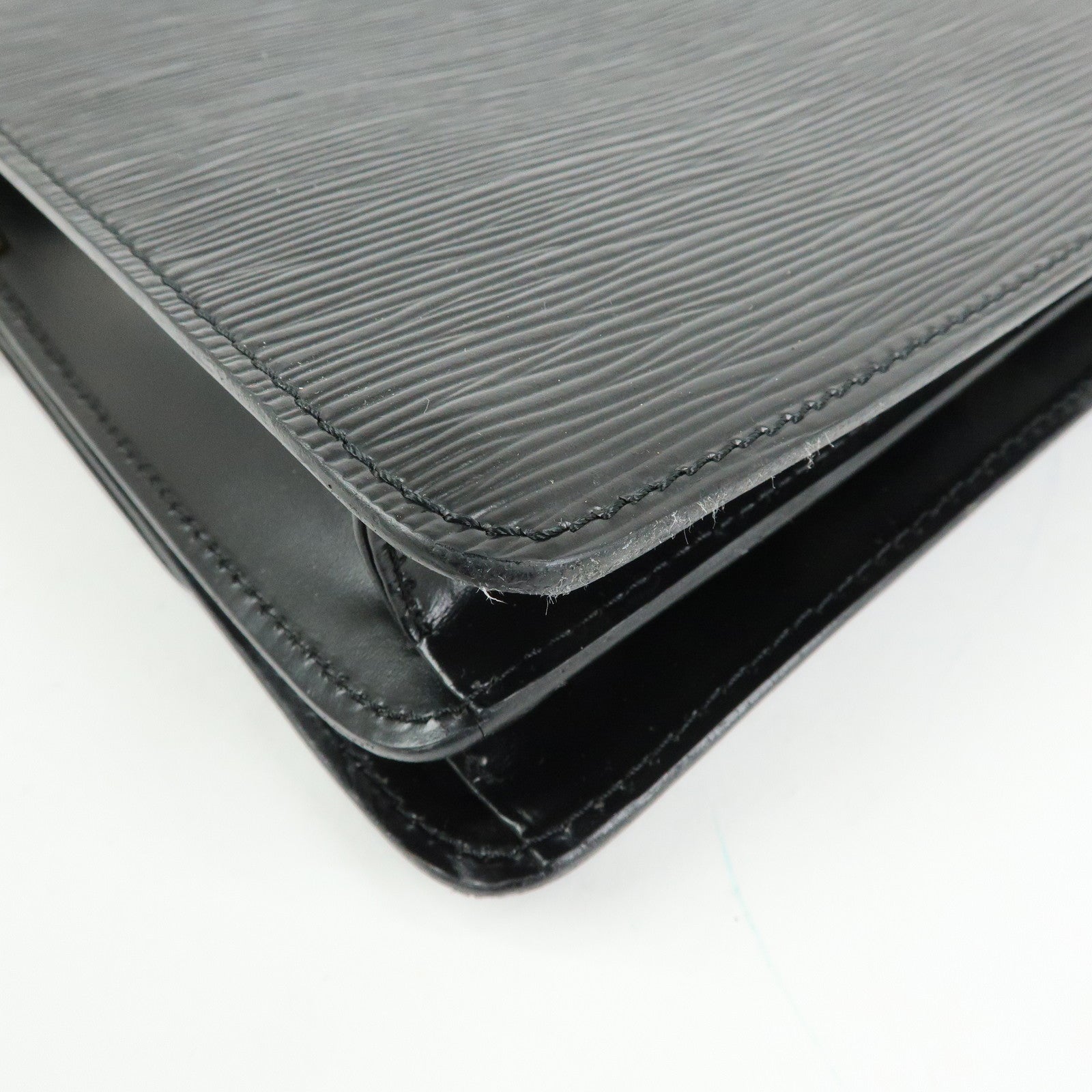 Louis Vuitton Epi Freerun Leather Shoulder Bag Noir Black M52402