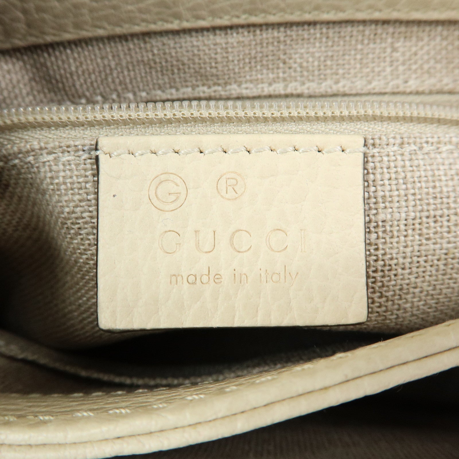 GUCCI Interlocking G Leather Chain Shoulder Bag Ivory 607720