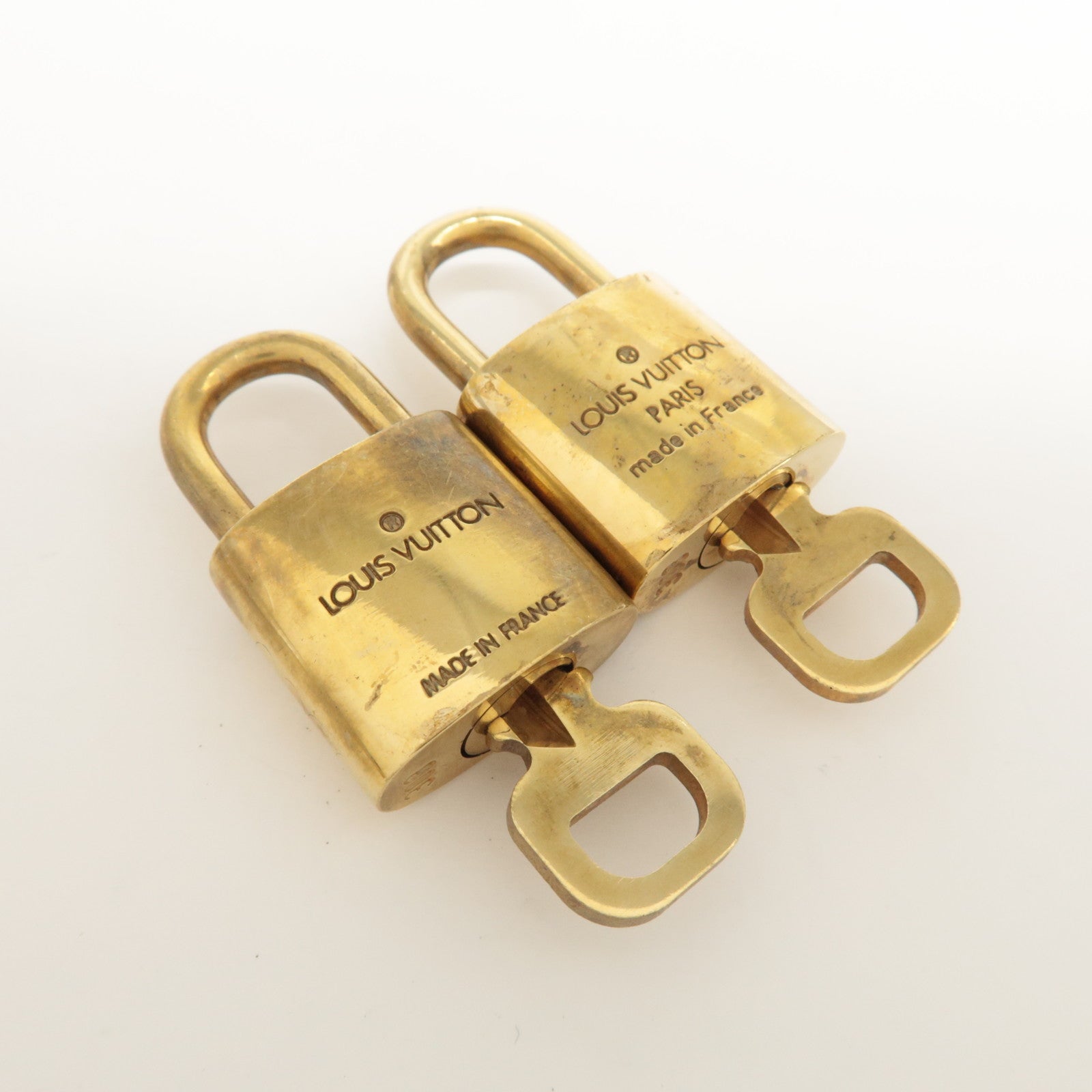 Louis Vuitton Set of 10 Lock & Key Cadena Key Lock Metal Gold