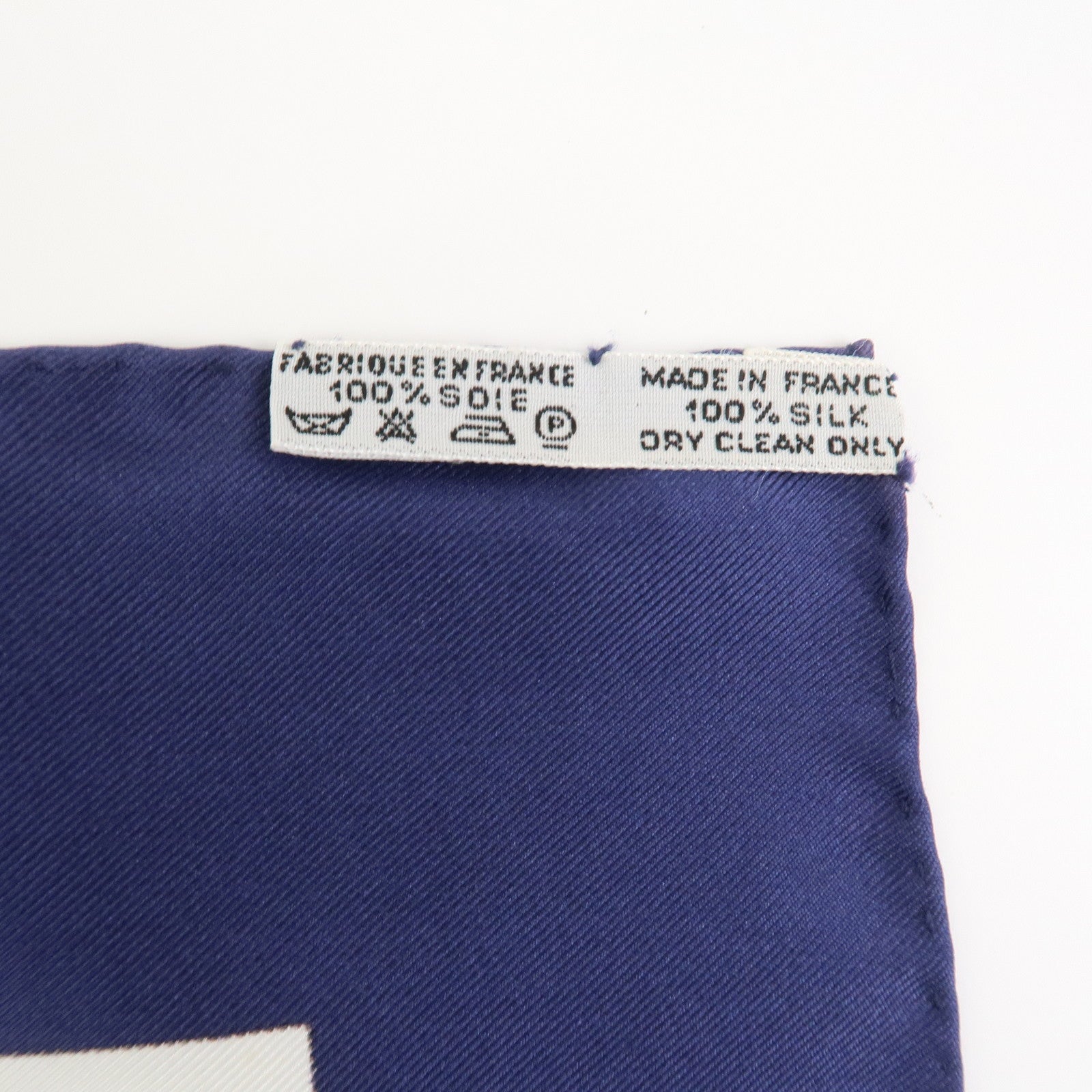 HERMES Carre 90 Silk Scarf PARMI LES FLEURS JE COMPTE LES HEURES
