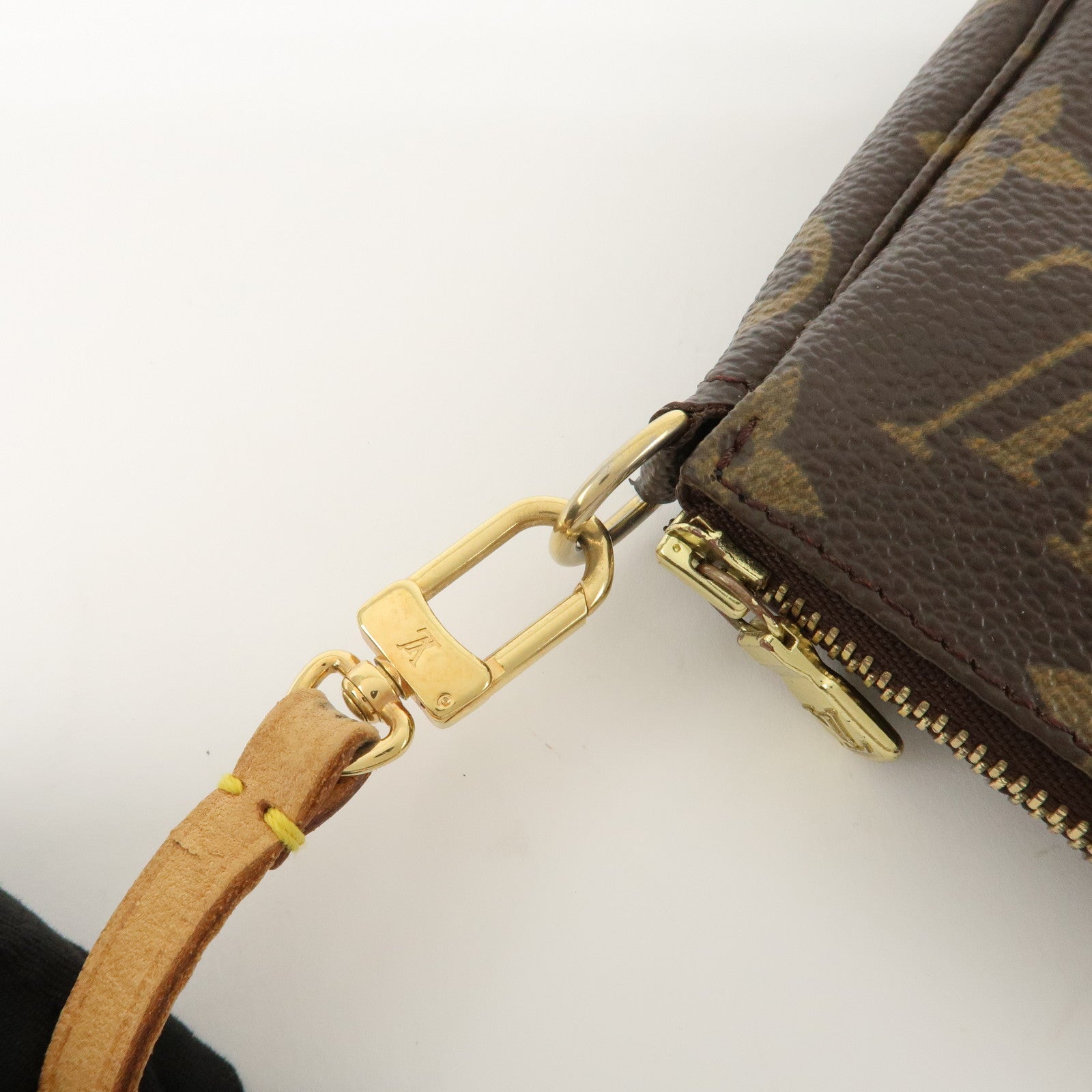 Louis Vuitton Monogram Pochette Accessoires Hand Bag Brown M51980 Used