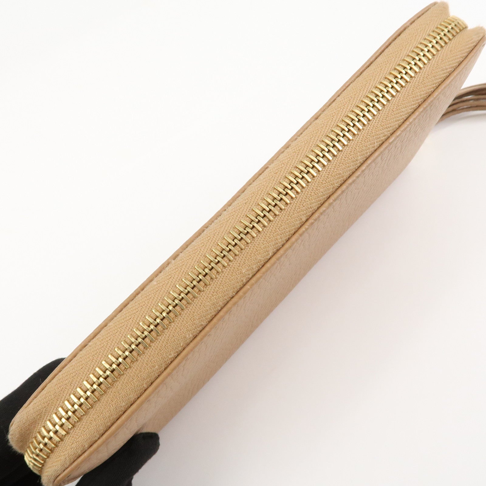 GUCCI SOHO Leather Round Zippy Long Wallet Beige 598187