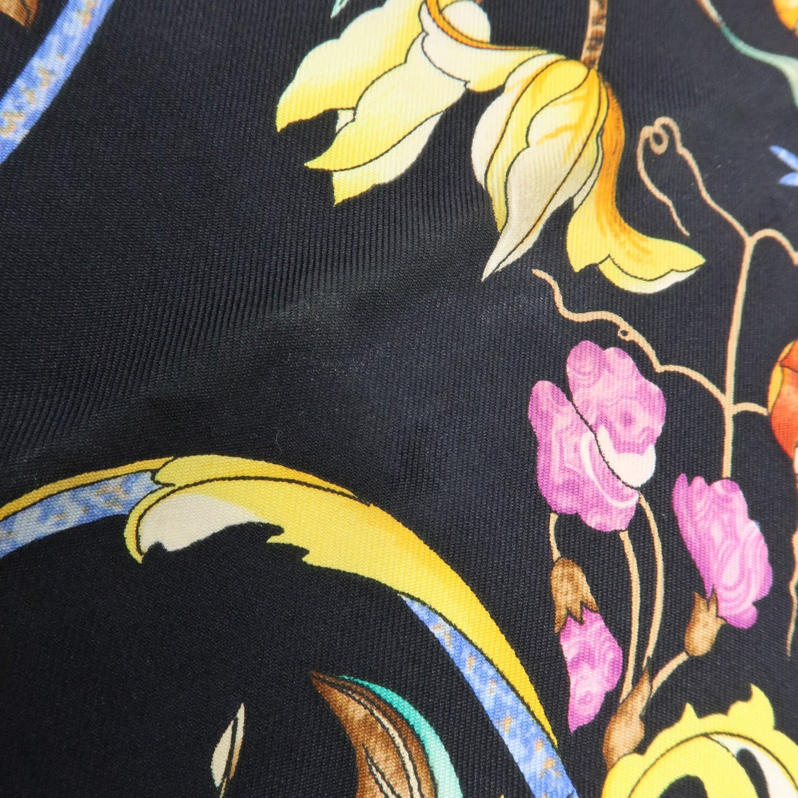 HERMES Carre 90 Silk 100% Scarf PIERRES D' ORIENT ET D' OCCIDENT