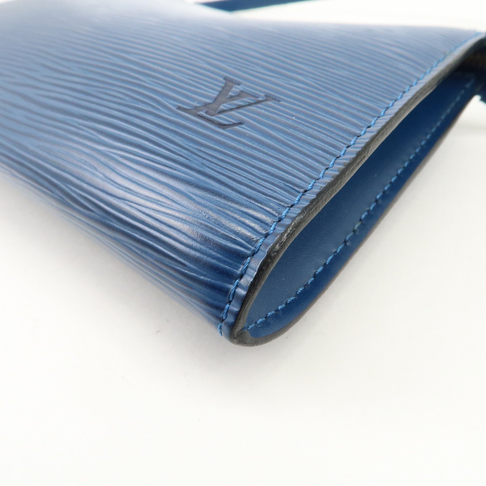 Louis Vuitton Epi Pochette Accessoires Pouch Toledo Blue M52945