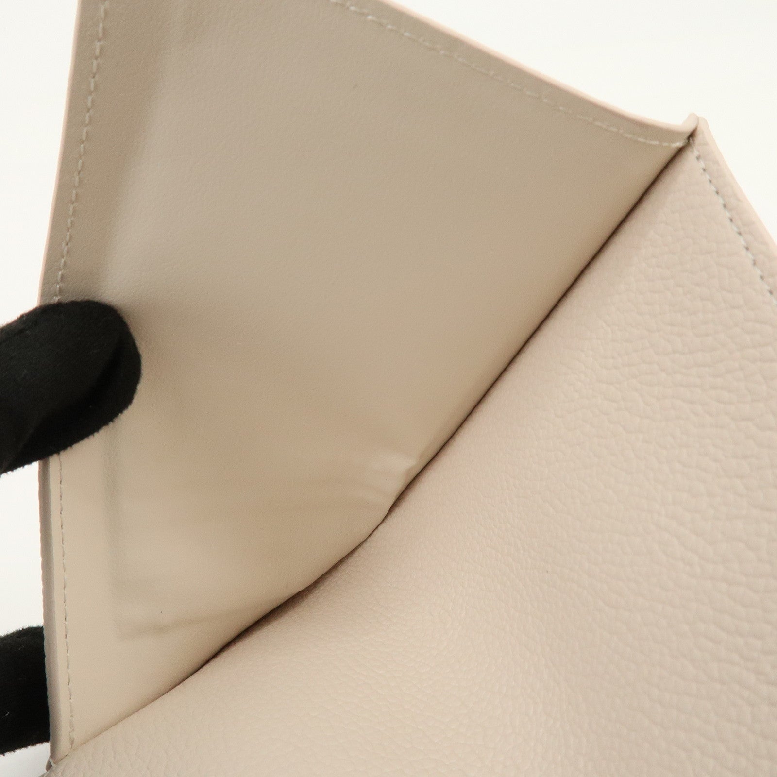 Louis Vuitton Monogram Empreinte Couverture de Passeport NM M25917