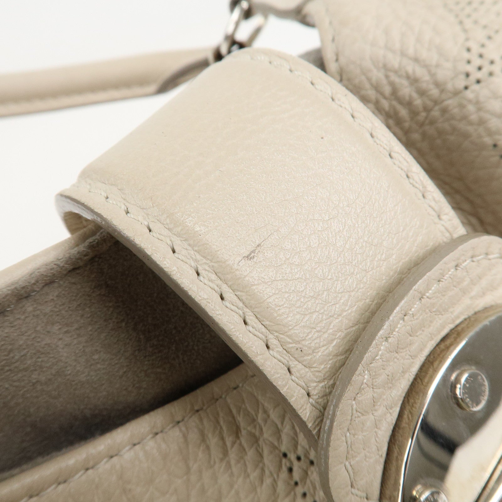 Louis Vuitton Monogram Mahina XL Shoulder Bag Blanc M93059 Used