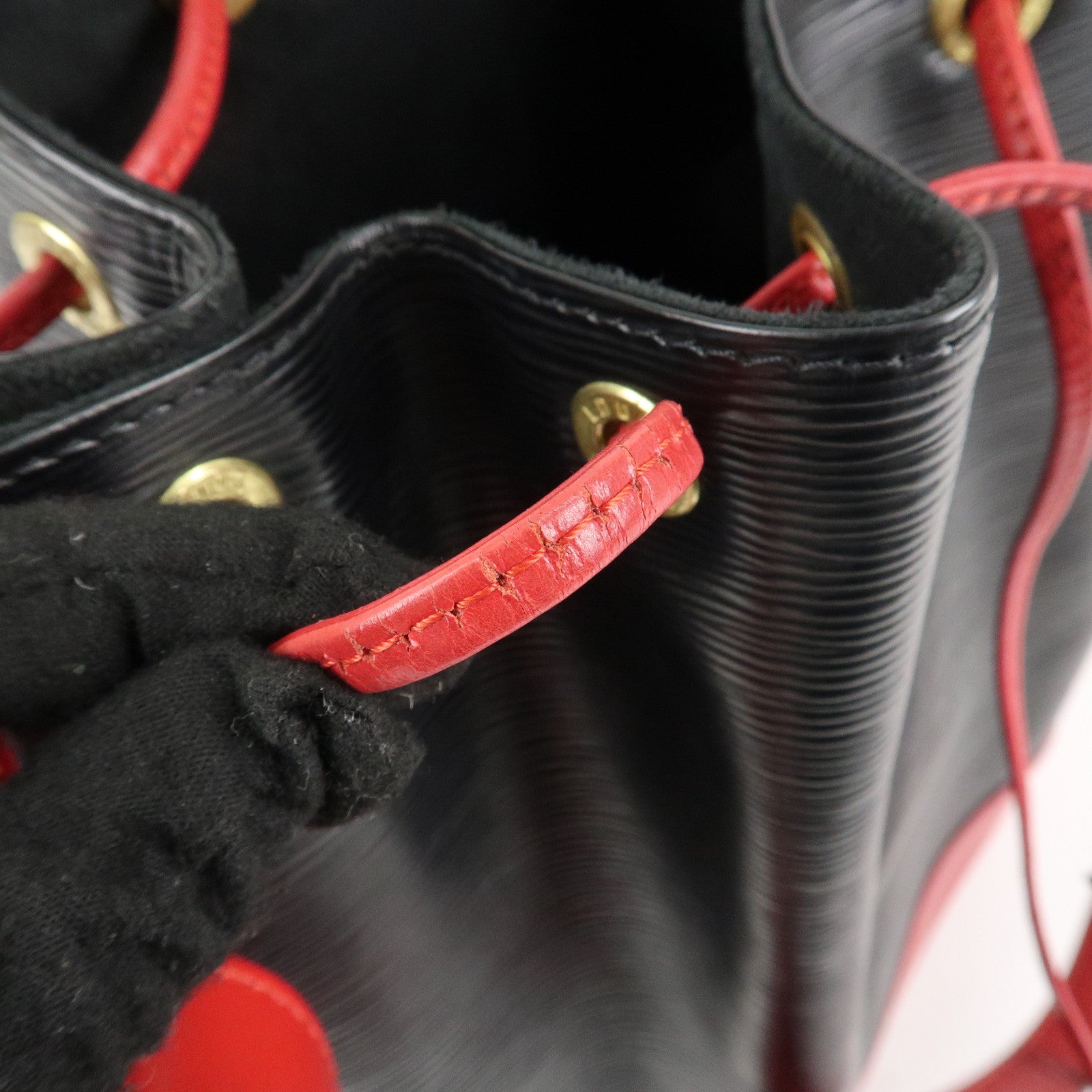 Louis Vuitton Epi Noe Shoulder Bag Noir Castilian Red M44017 Used