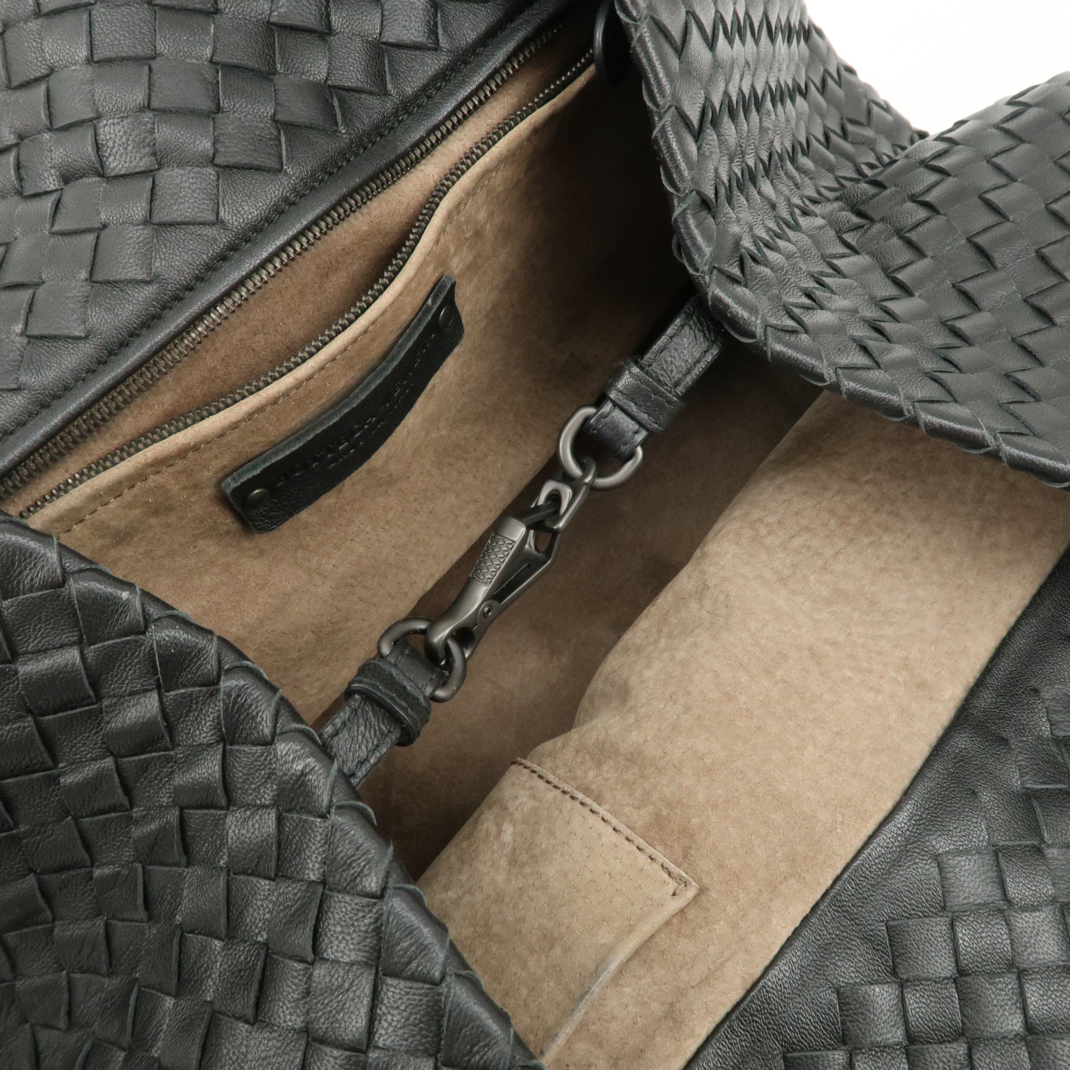 BOTTEGA VENETA Intrecciato Leather Medium Chester Tote Bag 337260 Used
