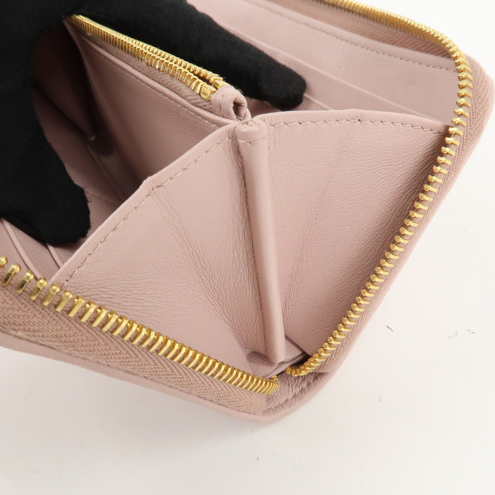 MIU MIU Matelasse Leather Round Zipper Long Wallet Pink Beige Used