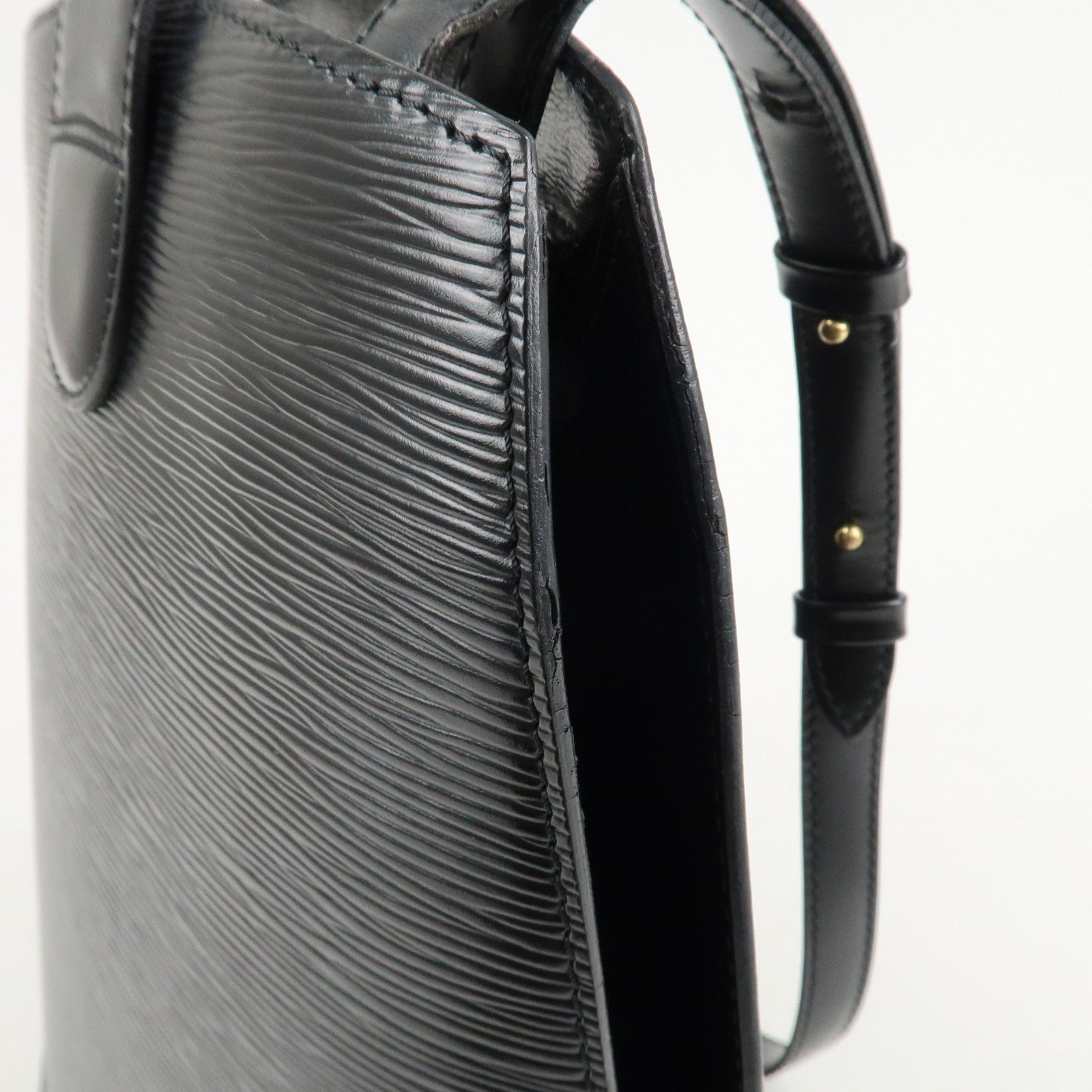 Louis Vuitton Epi Cluny Shoulder Bag Black Noir M52252 Used